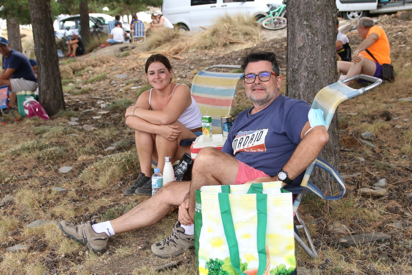 Fotogalería del ambiente en la subida al Alto de Velefique de La Vuelta.