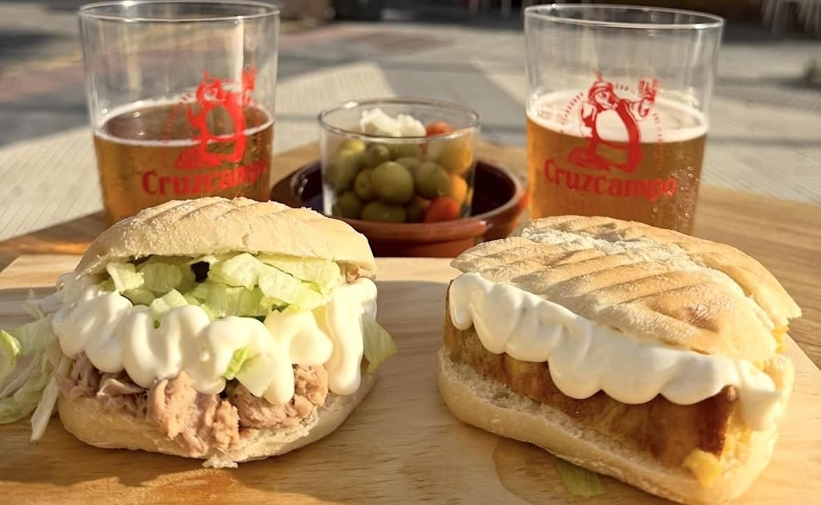 El cerveceo perfecto con montaditos gourmet y tapas icónicas