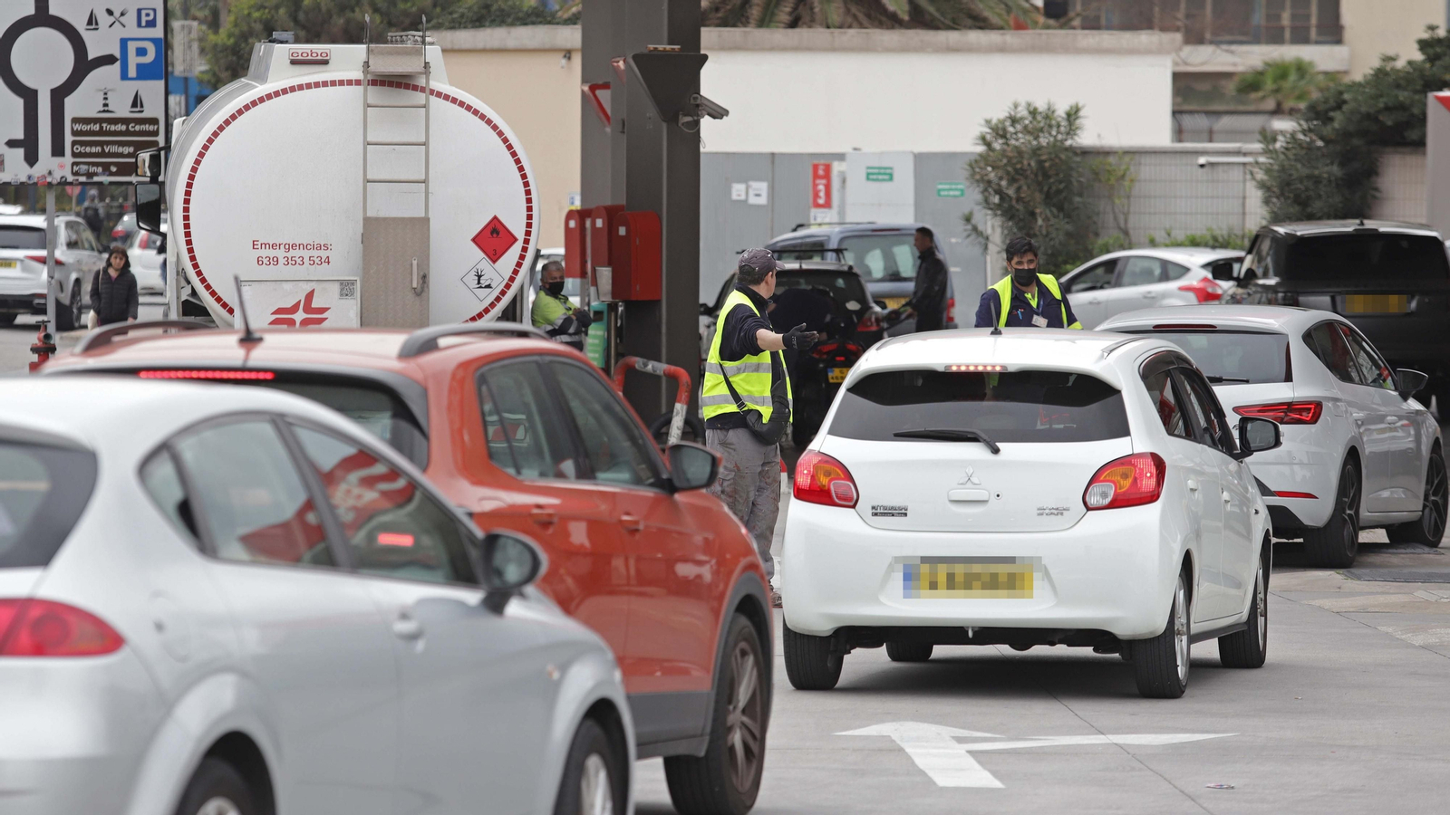 Fotos de colas en las gasolineras del Campo de Gibraltar
