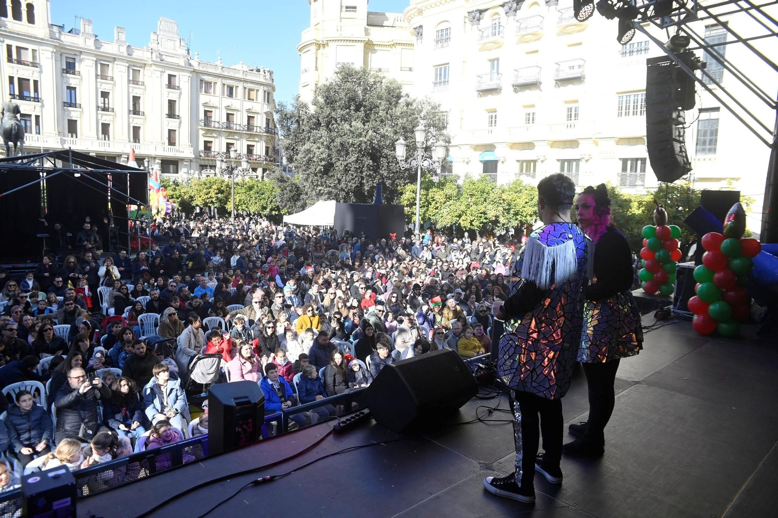 Los niños de Córdoba despiden 2024 con una fiesta infantil y campanadas en las Tendillas, en imágenes
