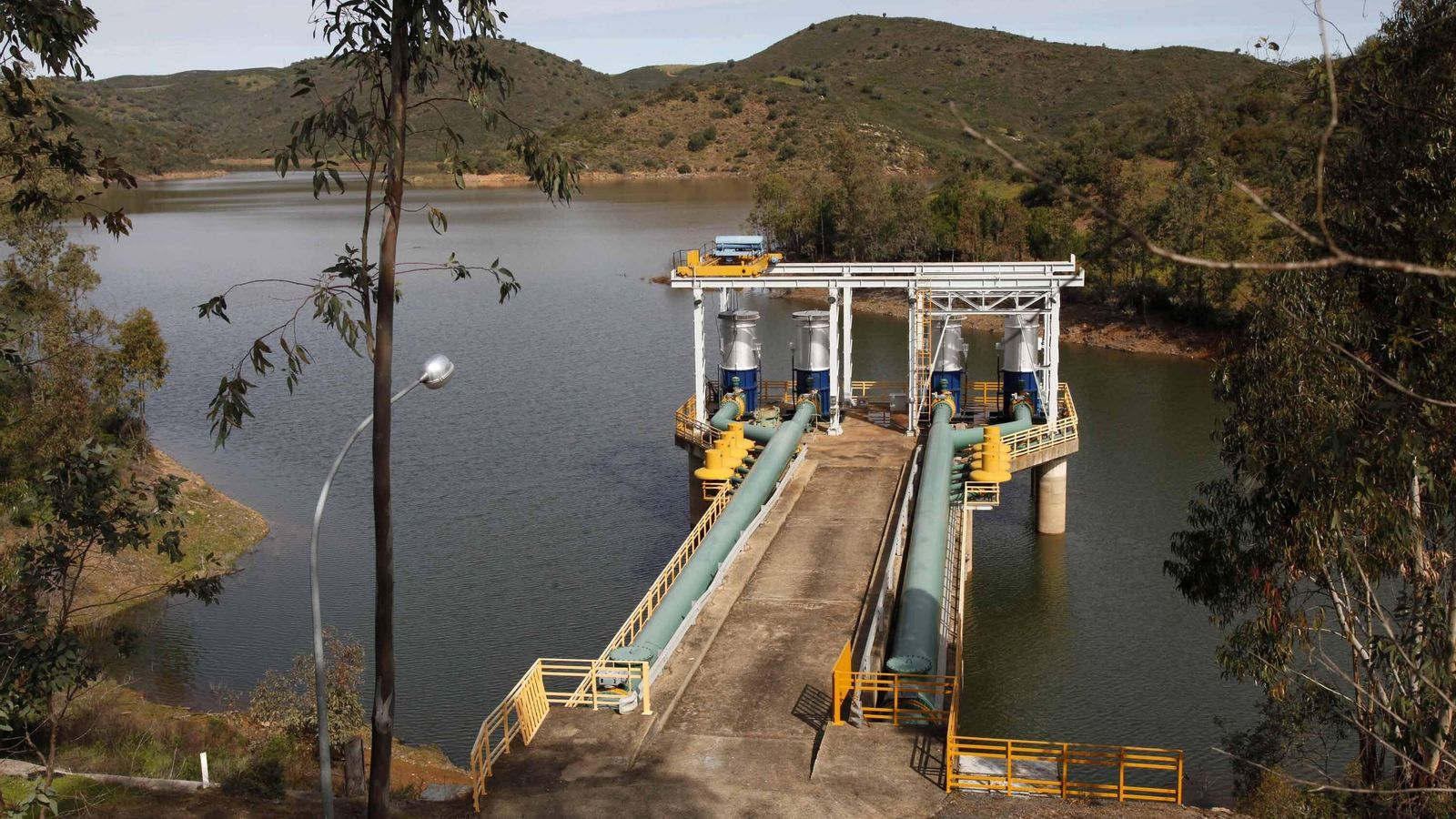 Bombeo del embalse del Chanza, en El Granado