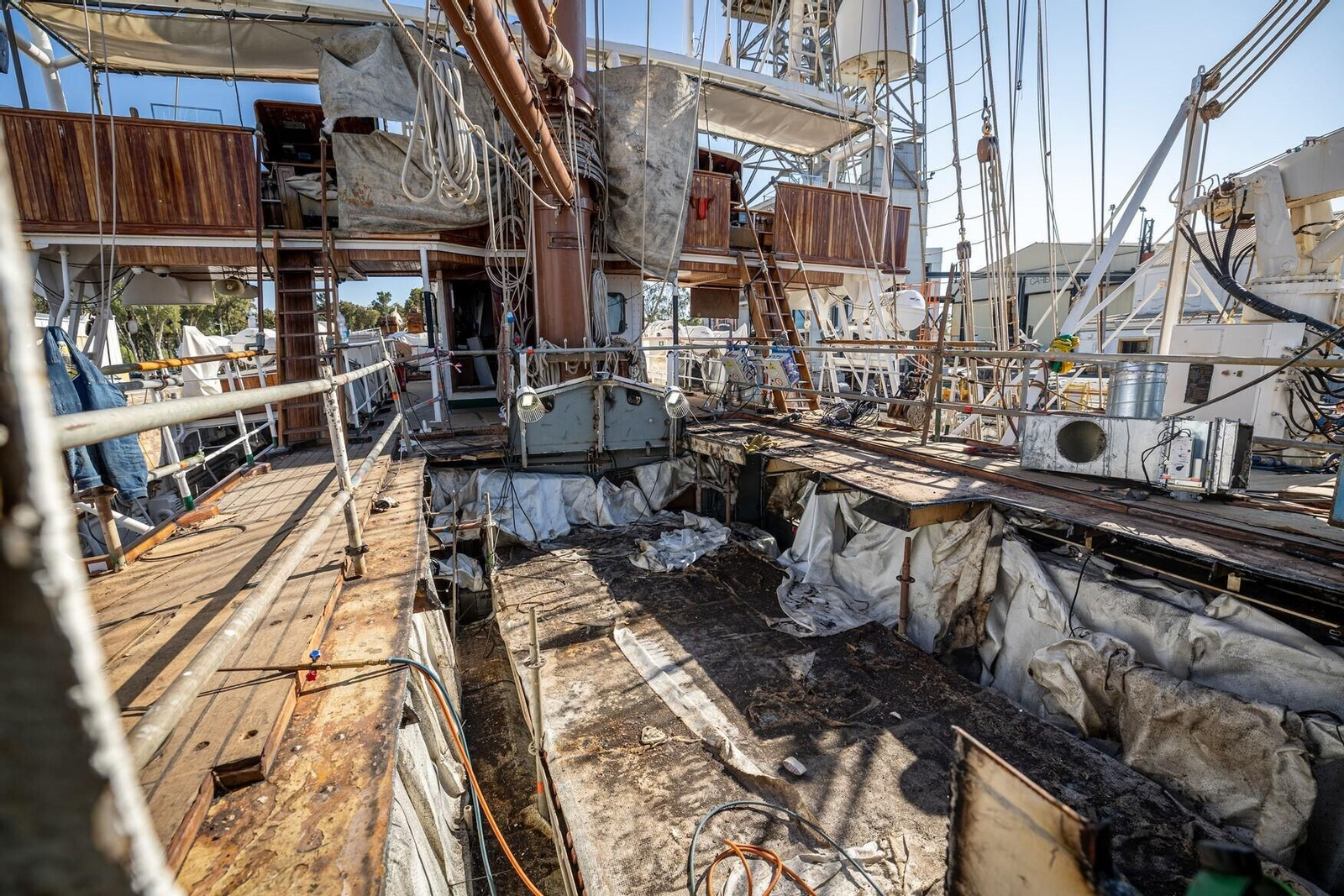 Armada: Las imágenes del 'Juan Sebastián de Elcano' de obras en Navantia San Fernando