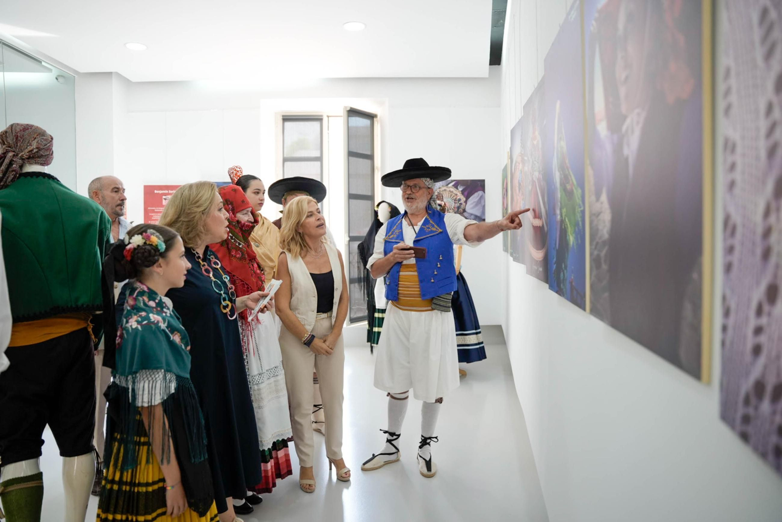 Las mejores imágenes de la exposición "Almería viste de historia su feria"