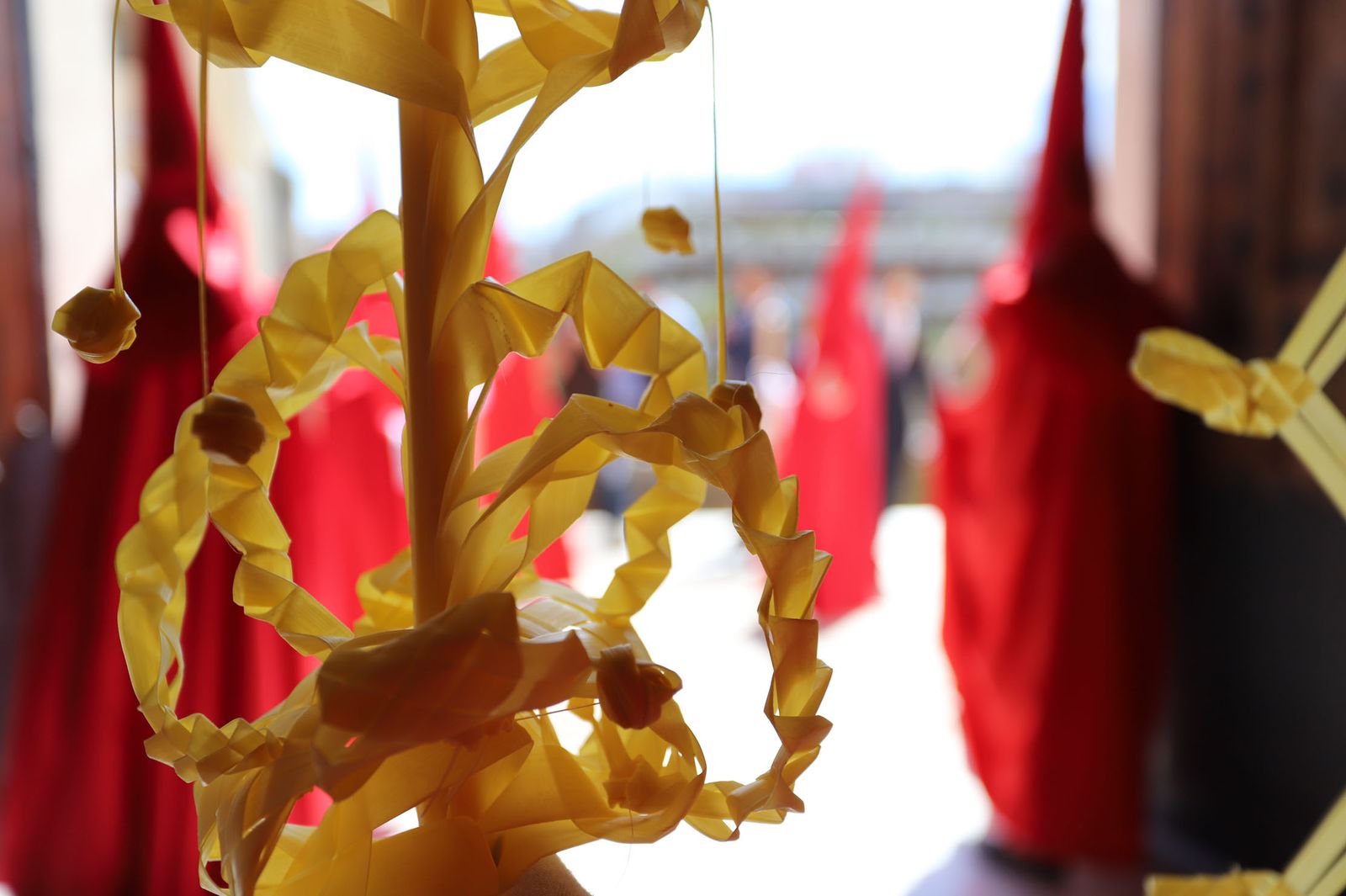 Imágenes del recorrido de la Borriquita  por las calles de Huelva