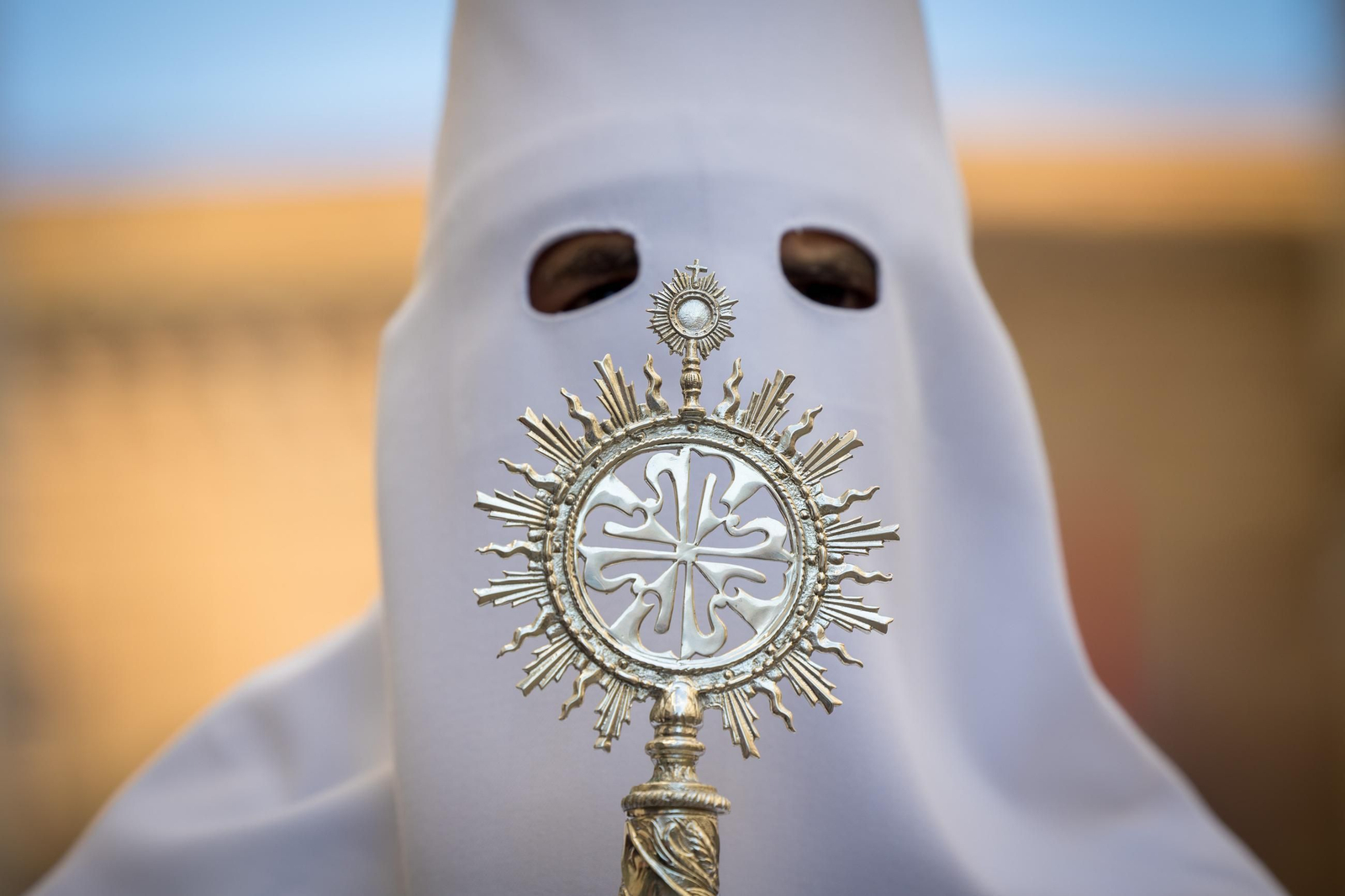 Imágenes de la salida de la Sagrada Cena en la Semana Santa de Cádiz 2025