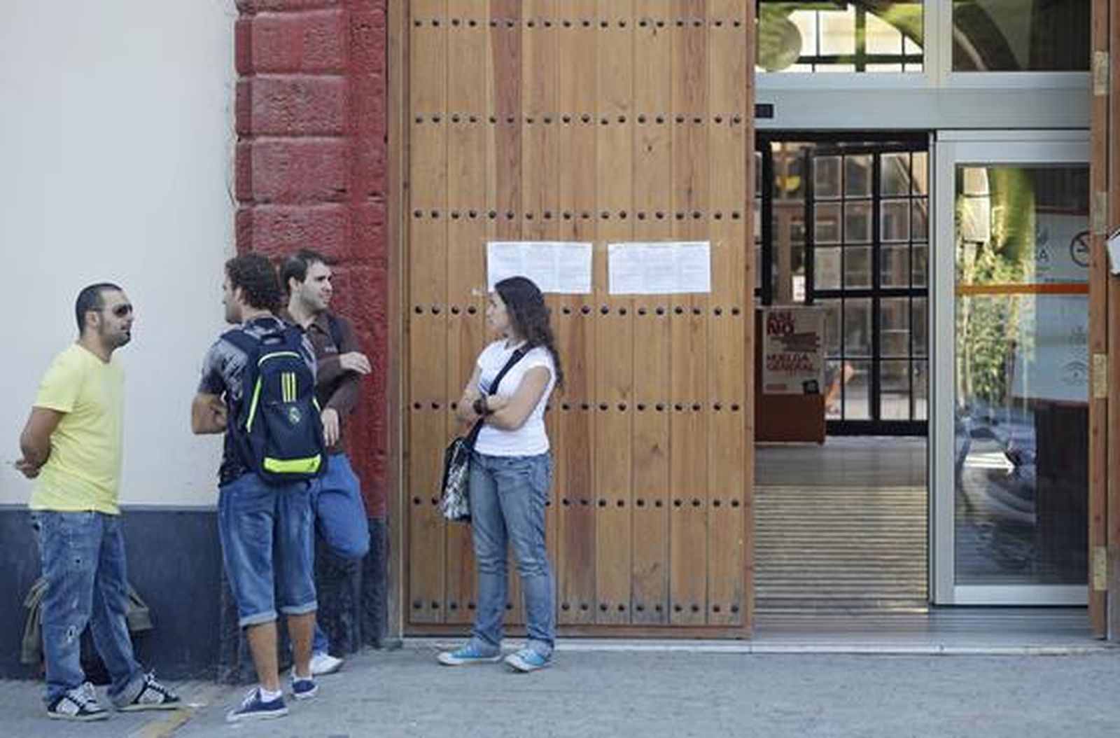 Los piquetes tomaron el centro de la capital desde primera hora de la mañana para impedir la apertura de comercios y empresas. /Jesús Marín