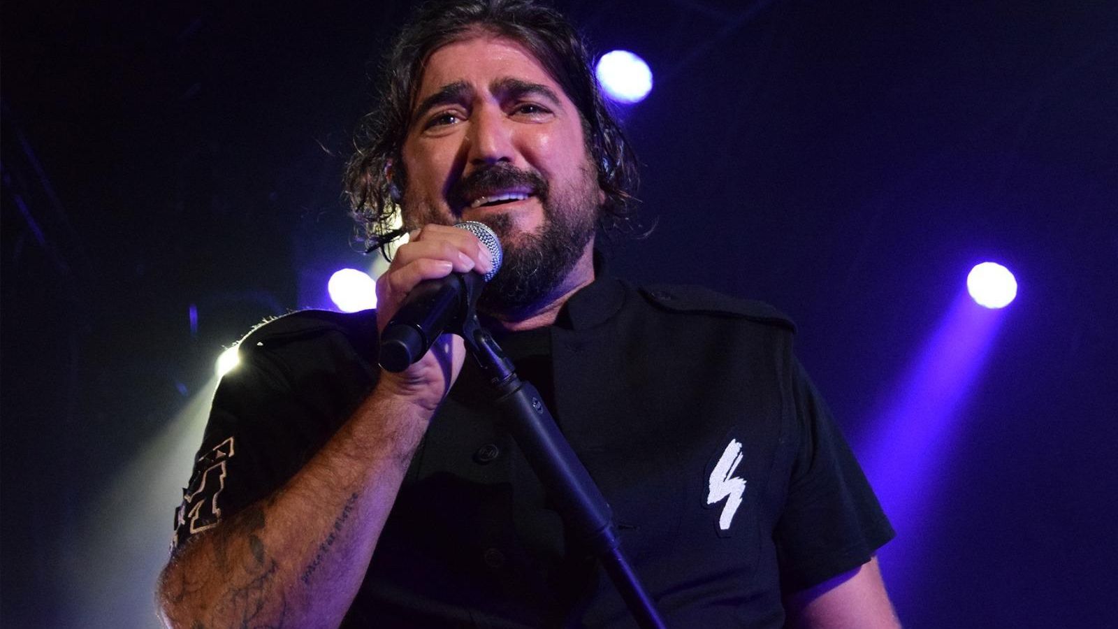 El cantante, durante su actuación.