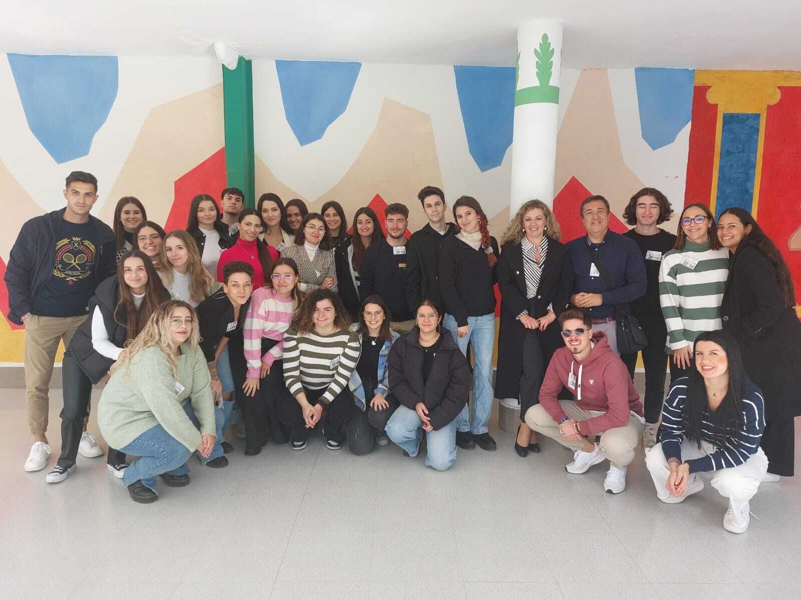 Alumnos del Instituto Andaluz Interuniversitario de Criminología de Granada visitan El Acebuche