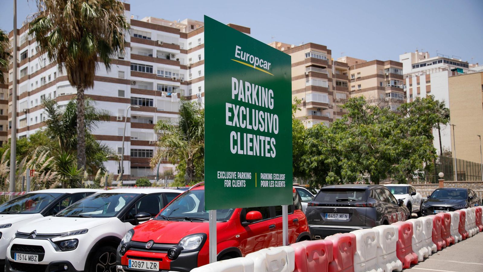 La empresa de alquiler de coches Europcar también se ha trasladado al exterior de la antigua estación