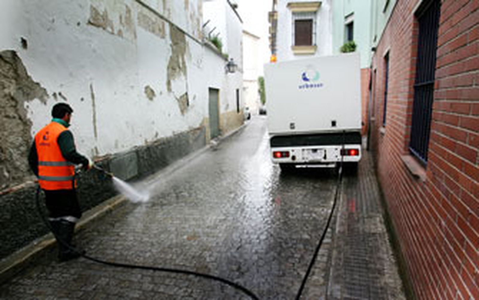 Empleados de Urbaser denuncian la dejadez de la limpieza pública