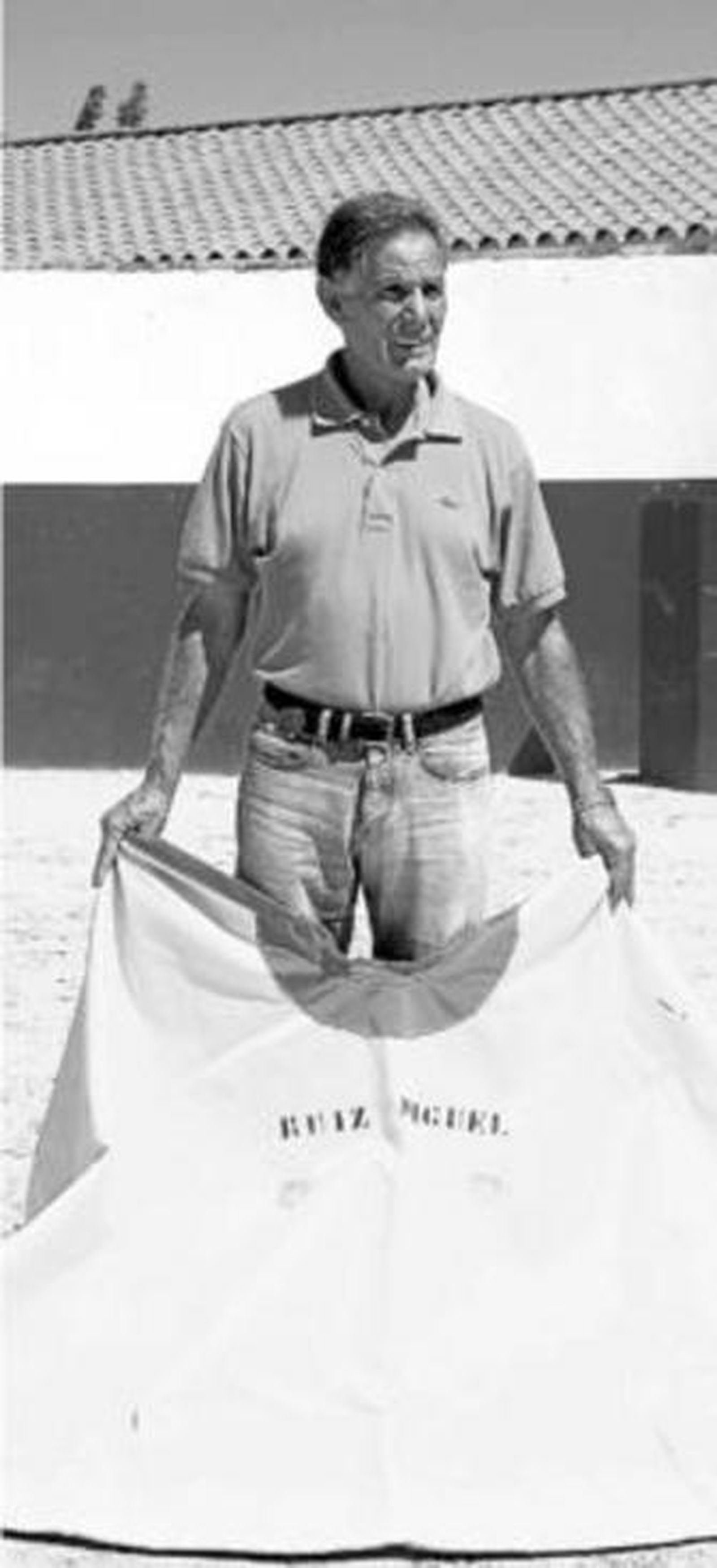 El diestro Francisco Ruiz Miguel, en su finca de Los Barrios.