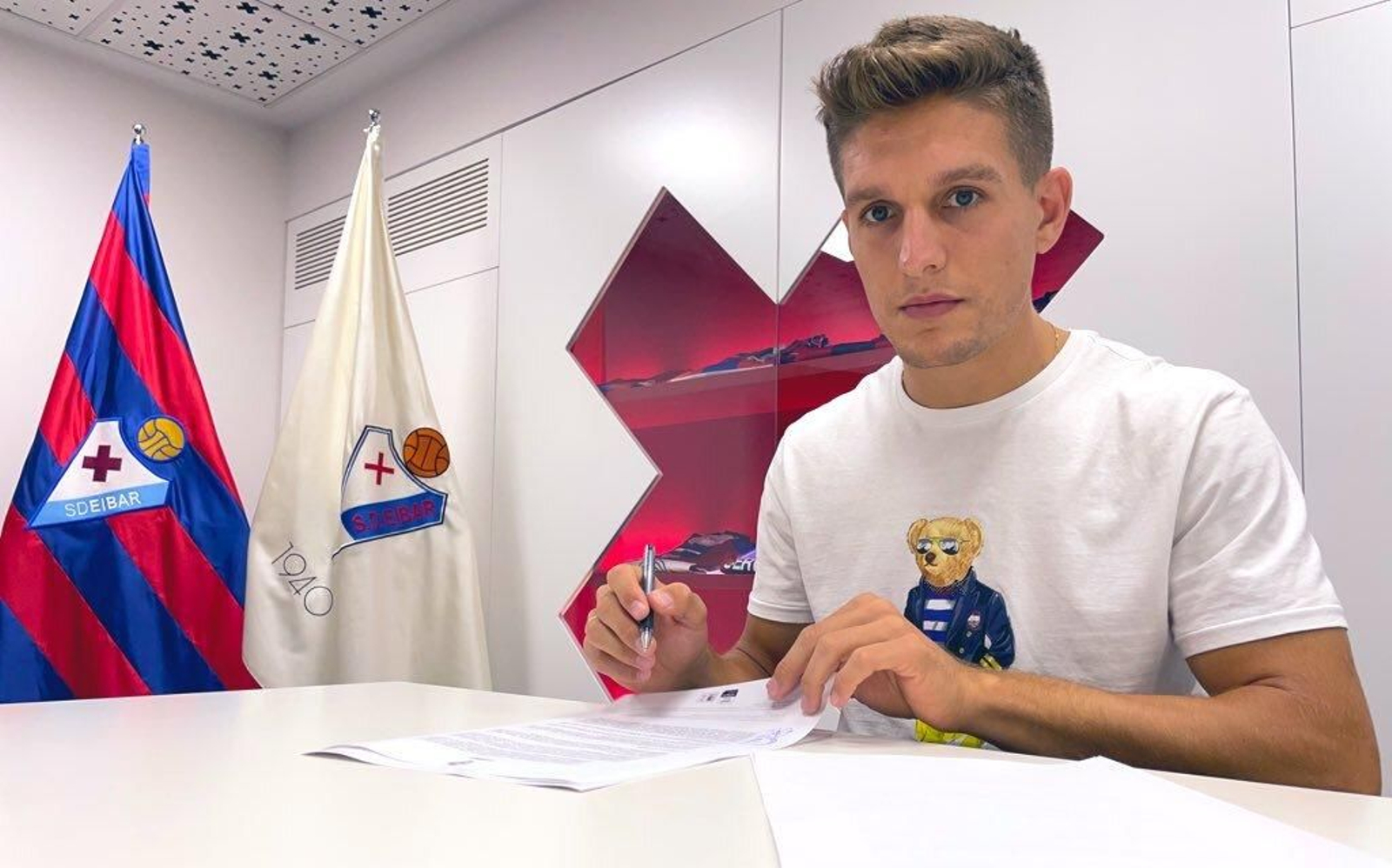 Corpas cambia el Almería por el Eibar