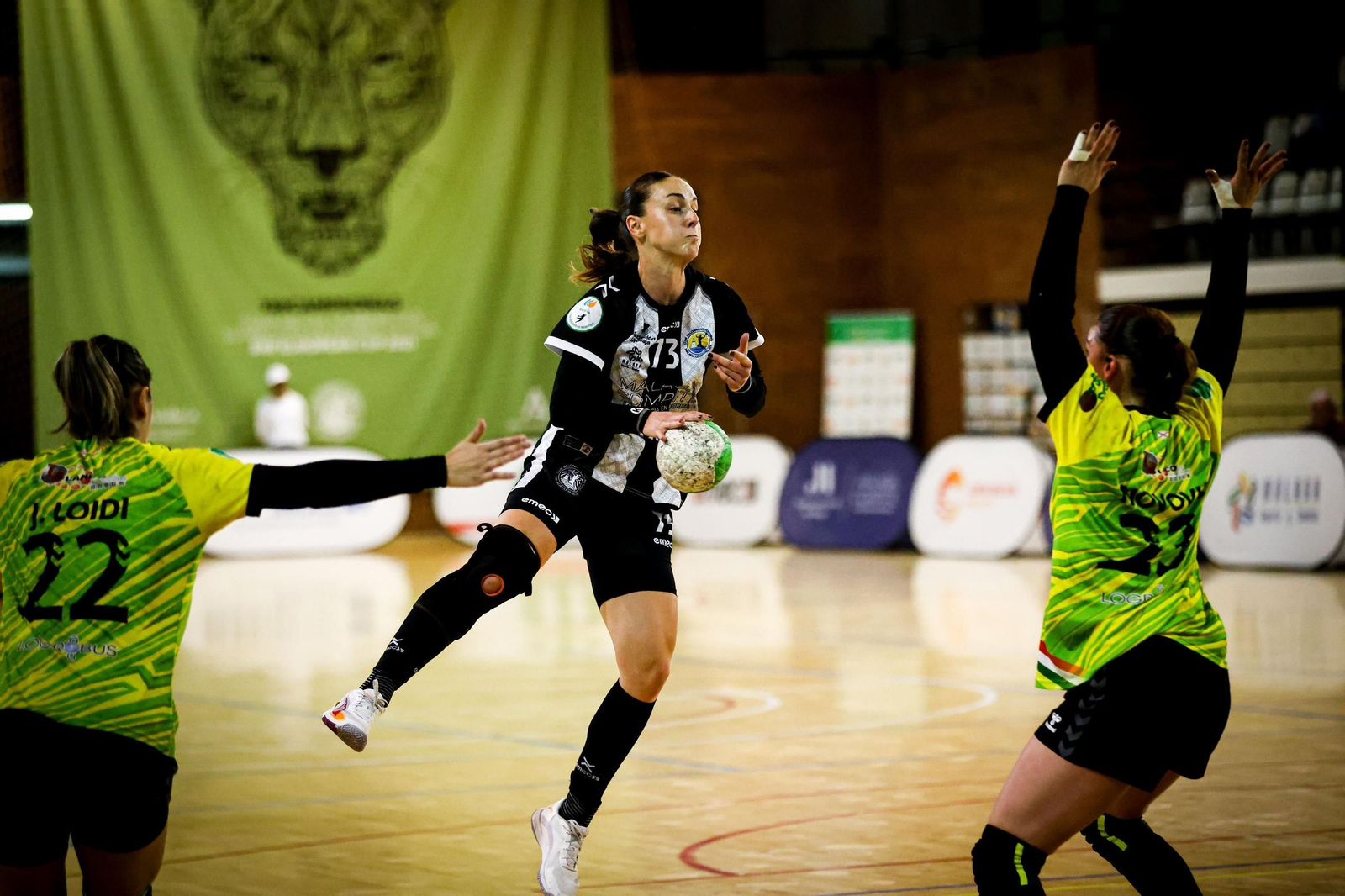 El Costa del Sol Málaga sabe sufrir (22-21)