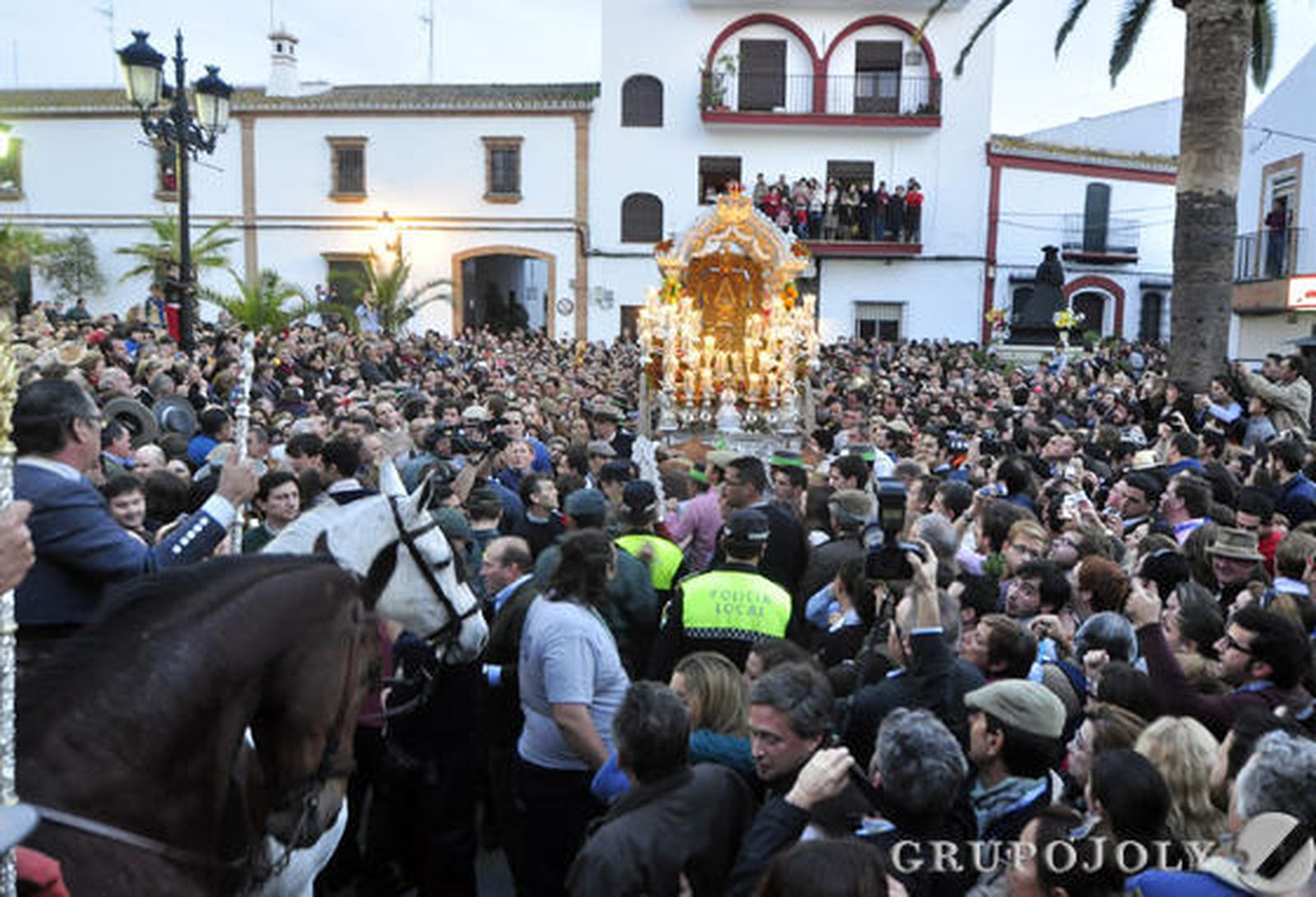 Peregrinación extraordinaria de la Hermandad del Rocío de Triana a Almonte. / Manuel Gómez