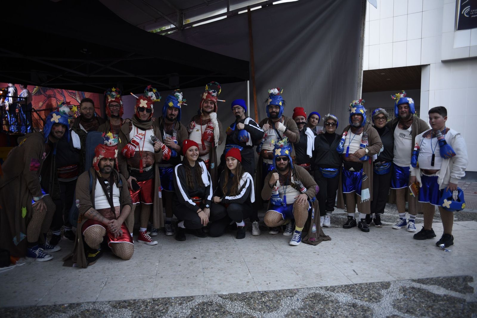 Búscate en las fotos de la fiesta en la calle del sábado en el Carnaval de la Concha Fina de La Línea