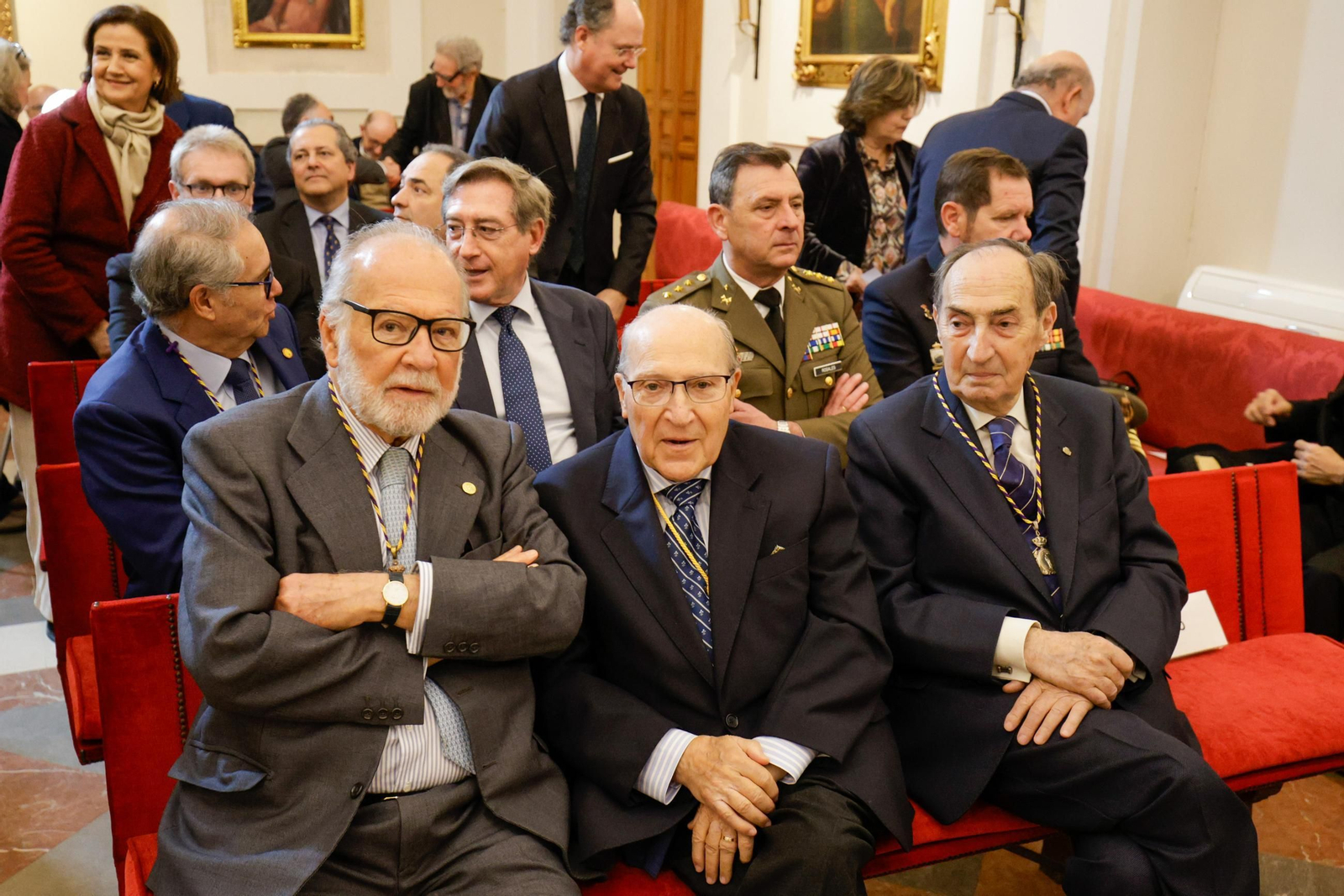 Las imágenes del ingreso como académico de Erudición en la academia de Medicina del arzobispo José Ángel Saiz Meneses