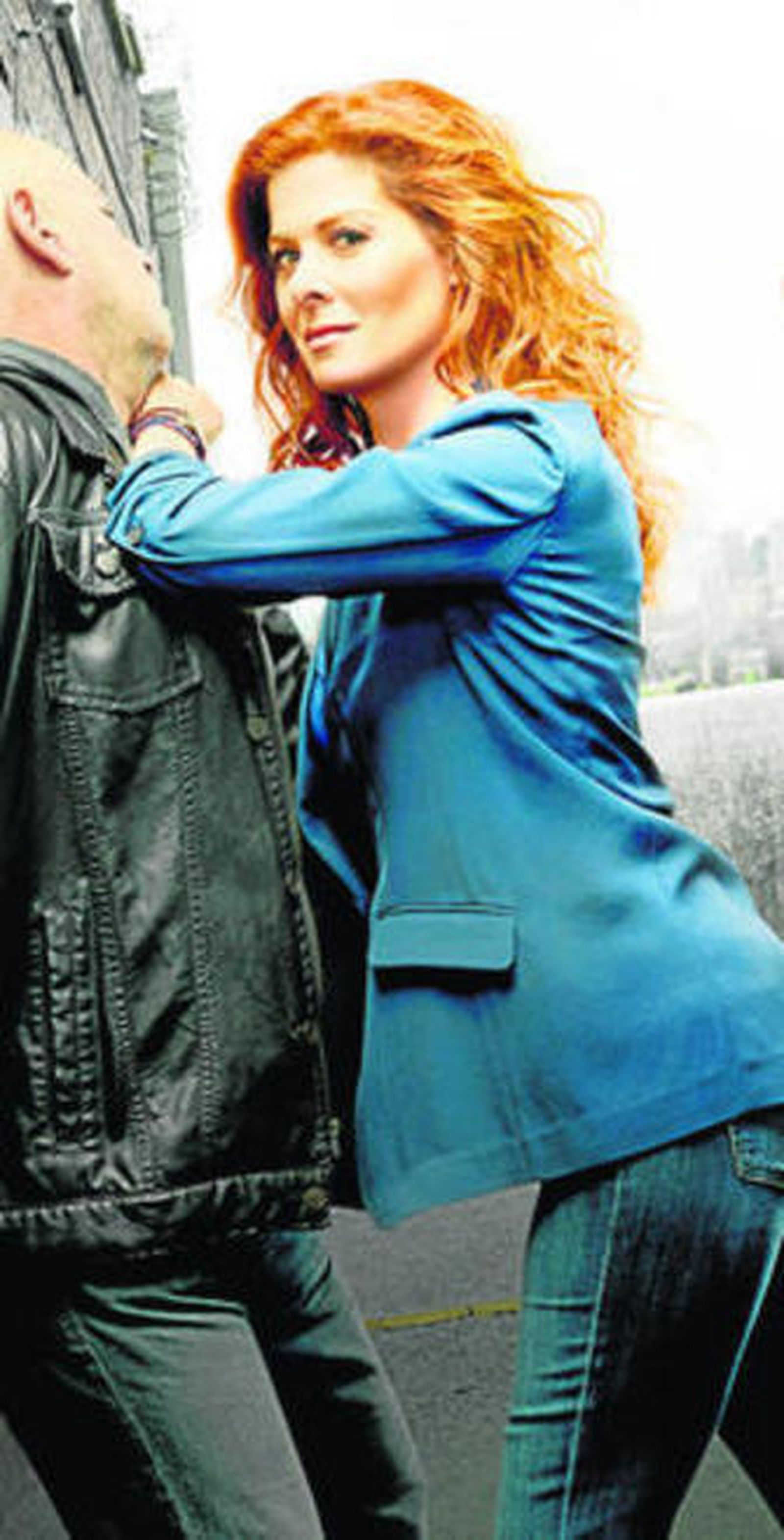 Debra Messing, en su imagen promocional de la segunda temporada de Laura.