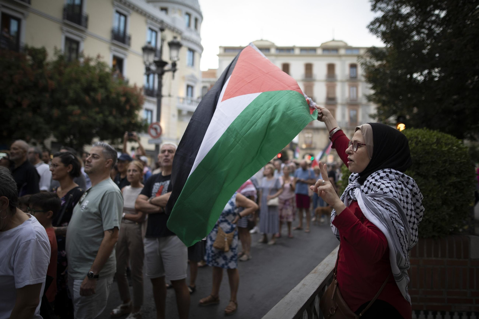 Fotos: 4.000 personas recorren el centro de Granada en una marcha contra la violencia en Gaza