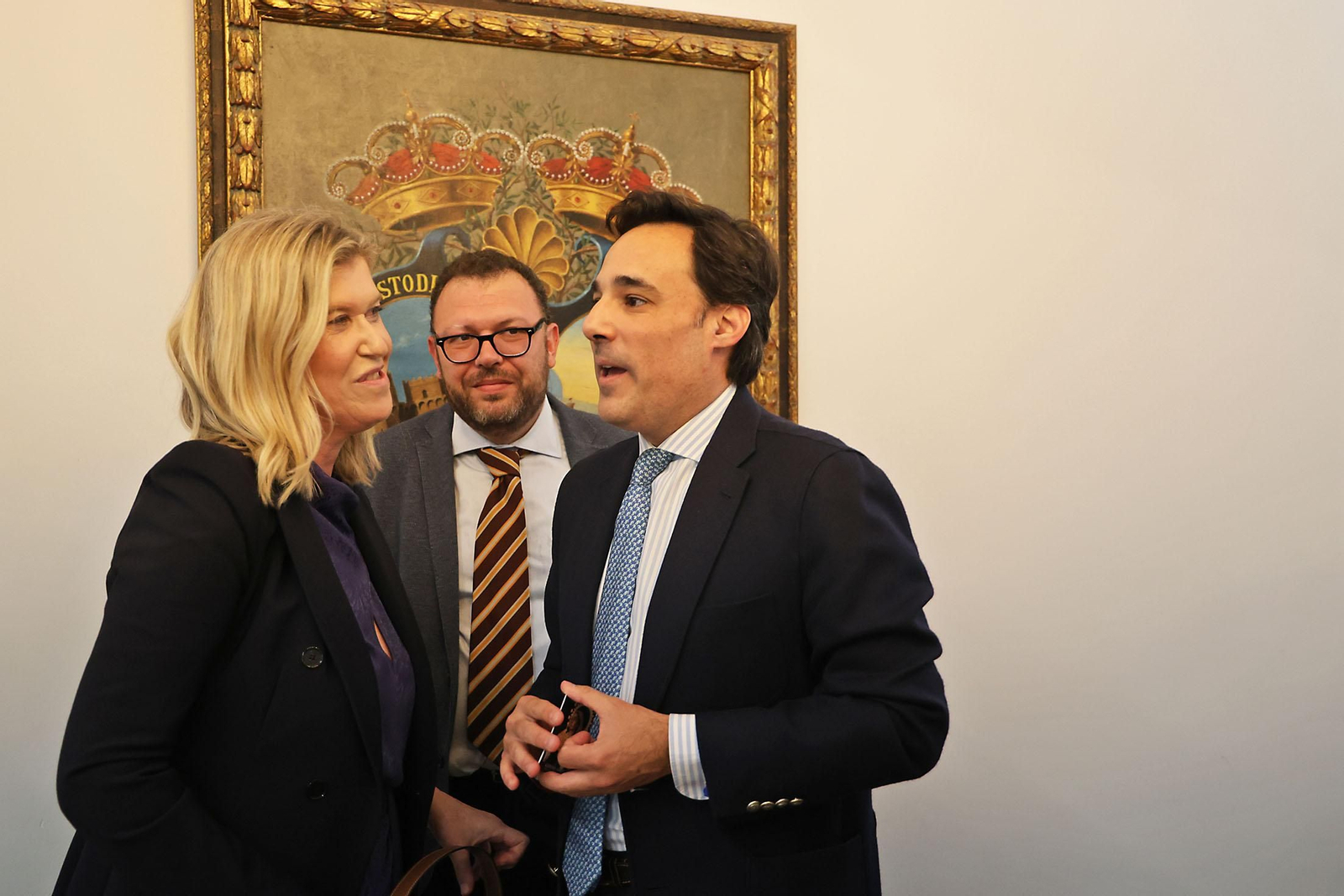 Imágenes de la presentación la Guía de Semana Santa de Huelva Información 2025