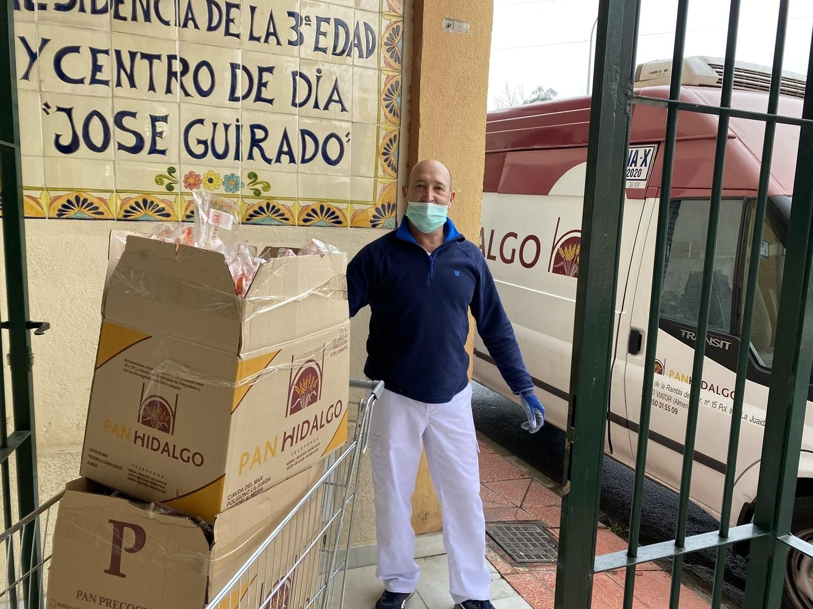 El Ayuntamiento de Huércal de Almería refuerza la entrega de alimentos durante el periodo de confinamiento y llega ya a 200 familias del municipio