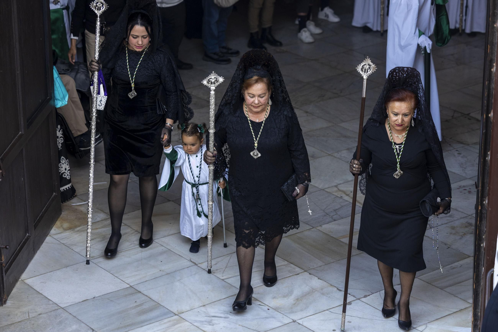 Imágenes de la salida de Vera Cruz en la Semana Santa de El Puerto 2025