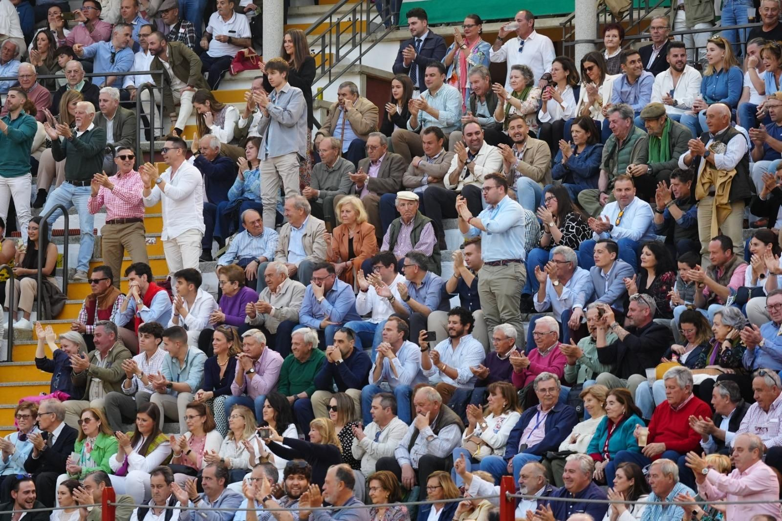 La corrida triunfal de Castella, Manzanares y Roca Rey en Pozoblanco, en imágenes