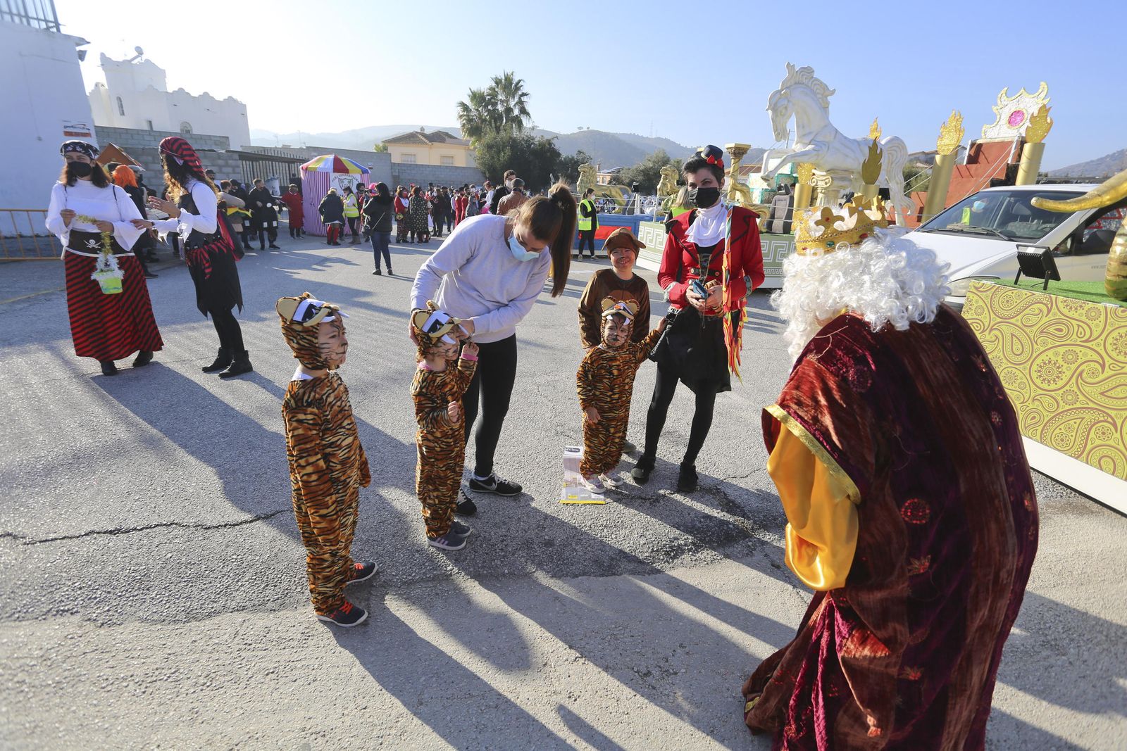 La cabalgata de Reyes recorre Puerto de la Torre, en Málaga, en fotos
