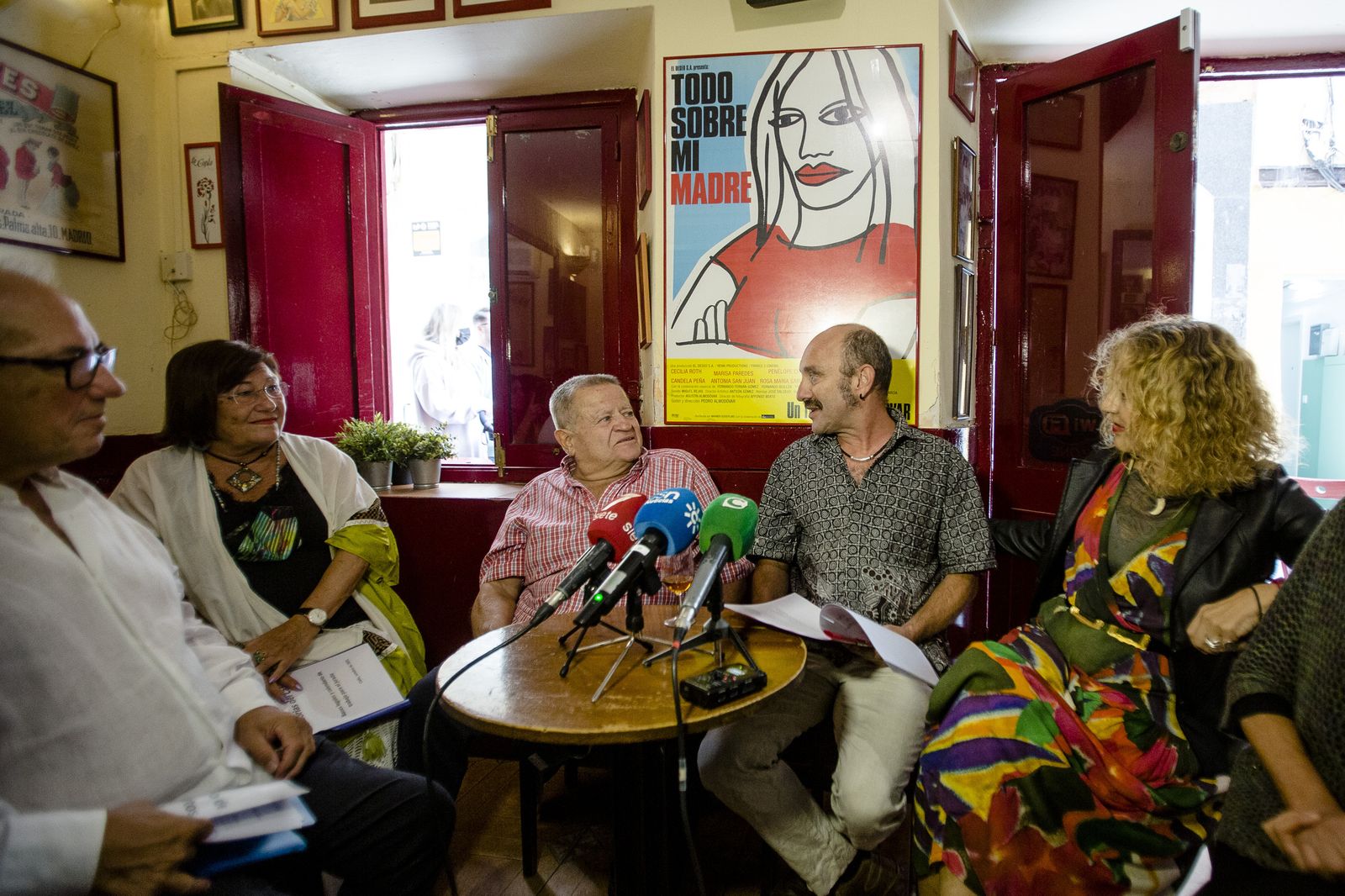 Una imagen de la rueda de prensa de presentación del concurso en El Café de Levante.