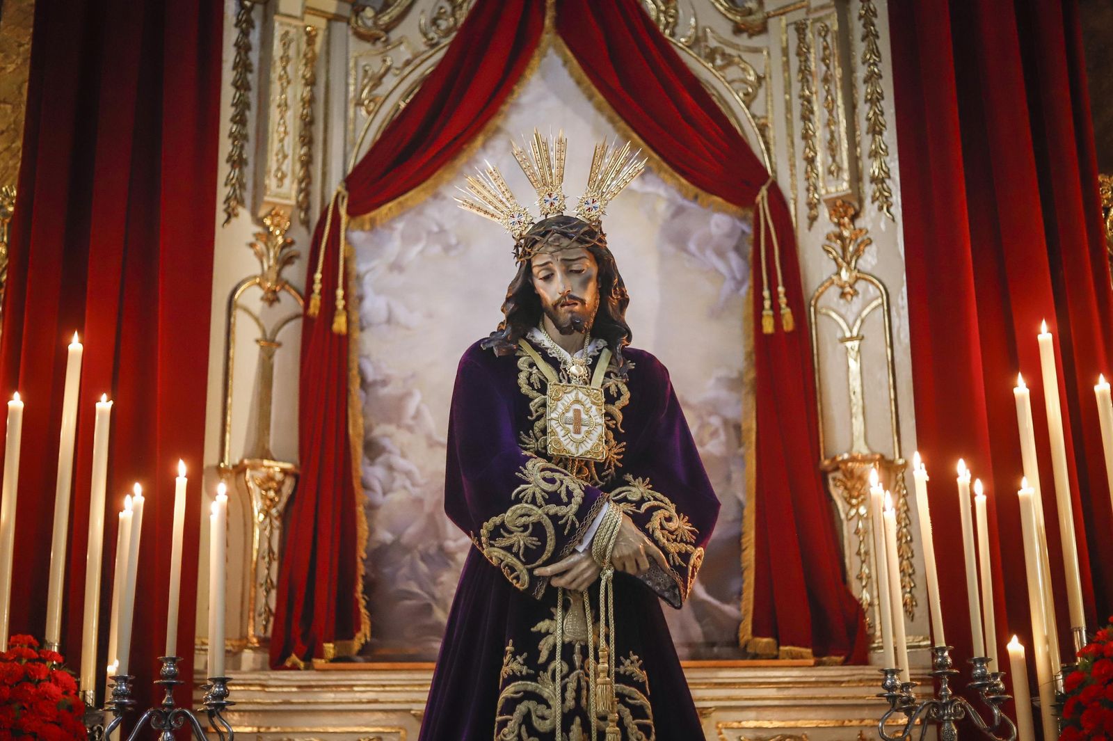 Besapiés a Jesús del Rescate en el primer viernes de Cuaresma