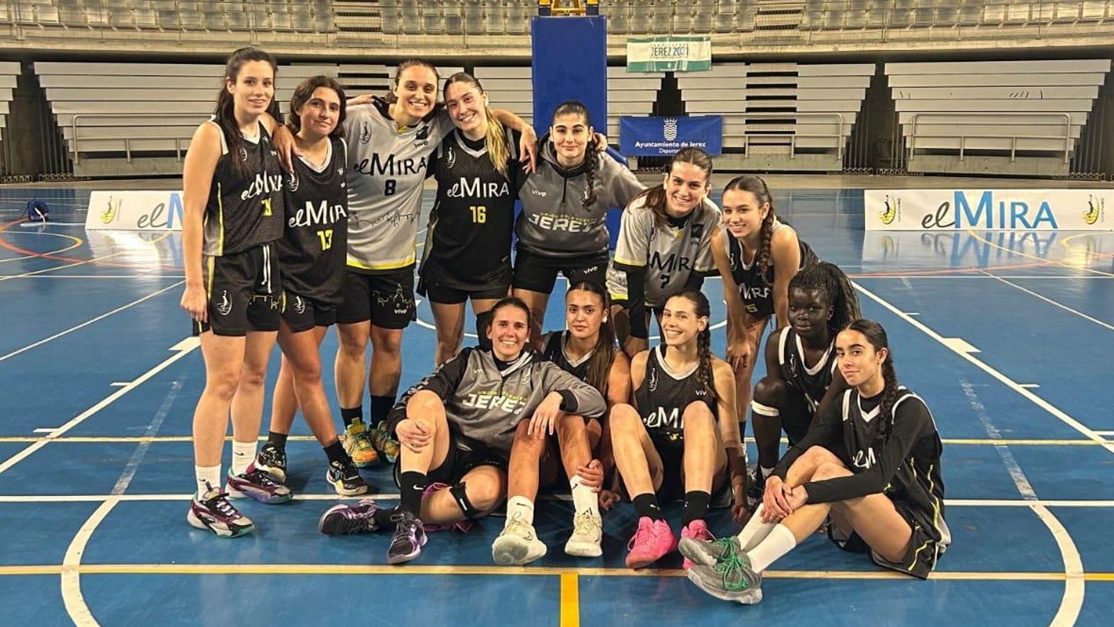 El UB Jerez peleó en el derbi.