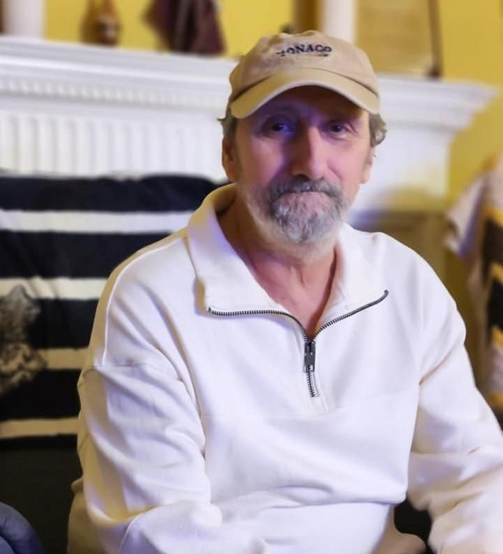 José Luis Gil acaba de cumplir 68 años retirado de la escena pública tras el inctus sufrido en noviembre de 2021.