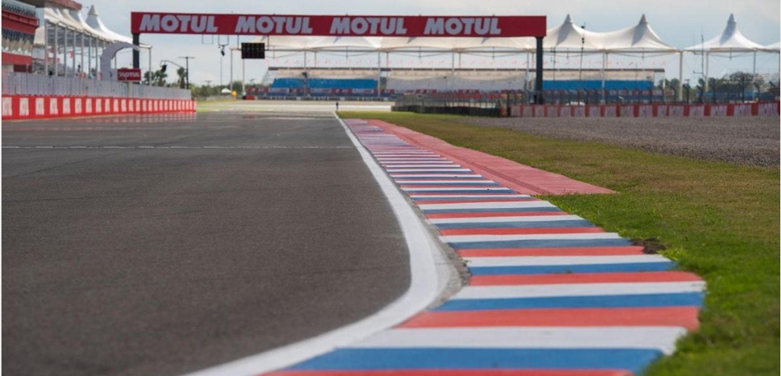 Los entrenamientos del GP de Argentina previstos para este viernes, suspendidos.