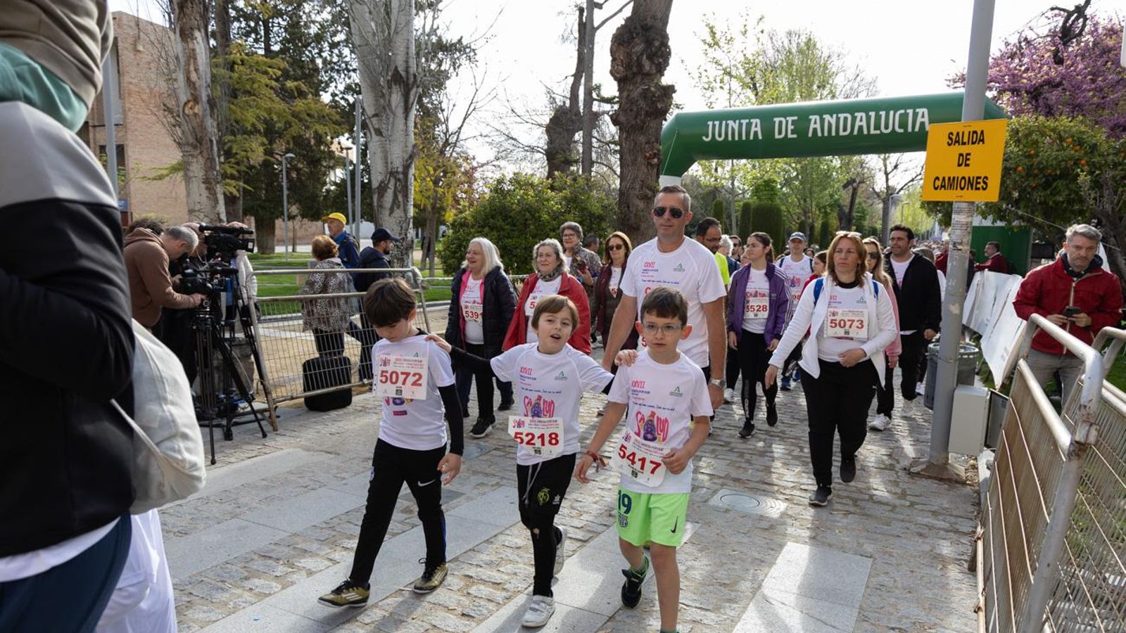 Más de 2.100 participantes corren para promover la salud en Jaén, en imágenes (1)
