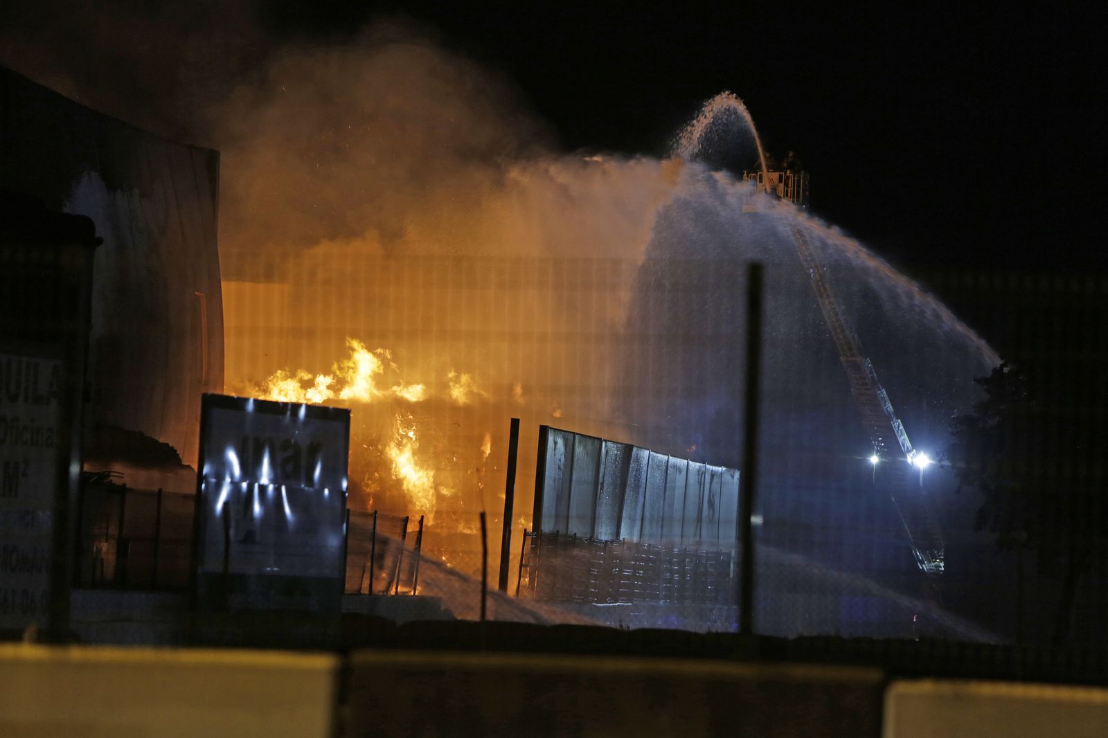 Incendio en Alcalá. Polig.La Red Sur