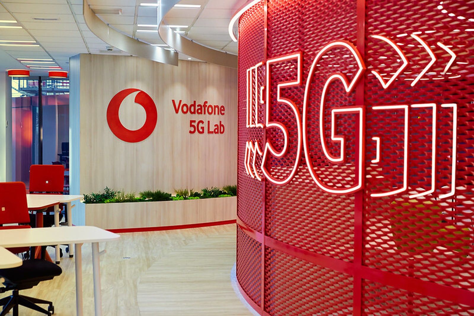 Una oficina de Vodafone con su laboratorio de 5G