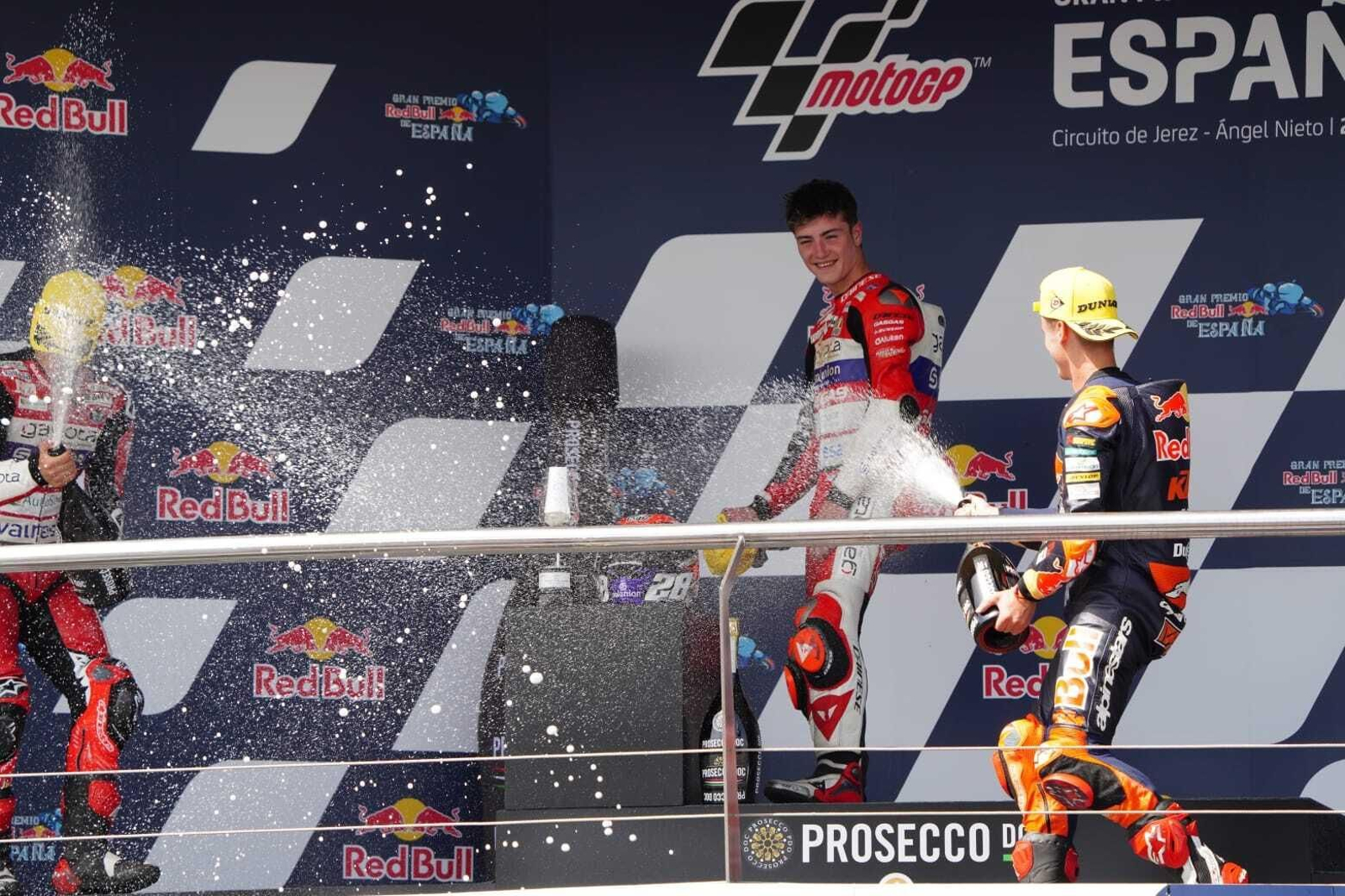 Espectacular victoria de Guevara y triplete español en Moto3