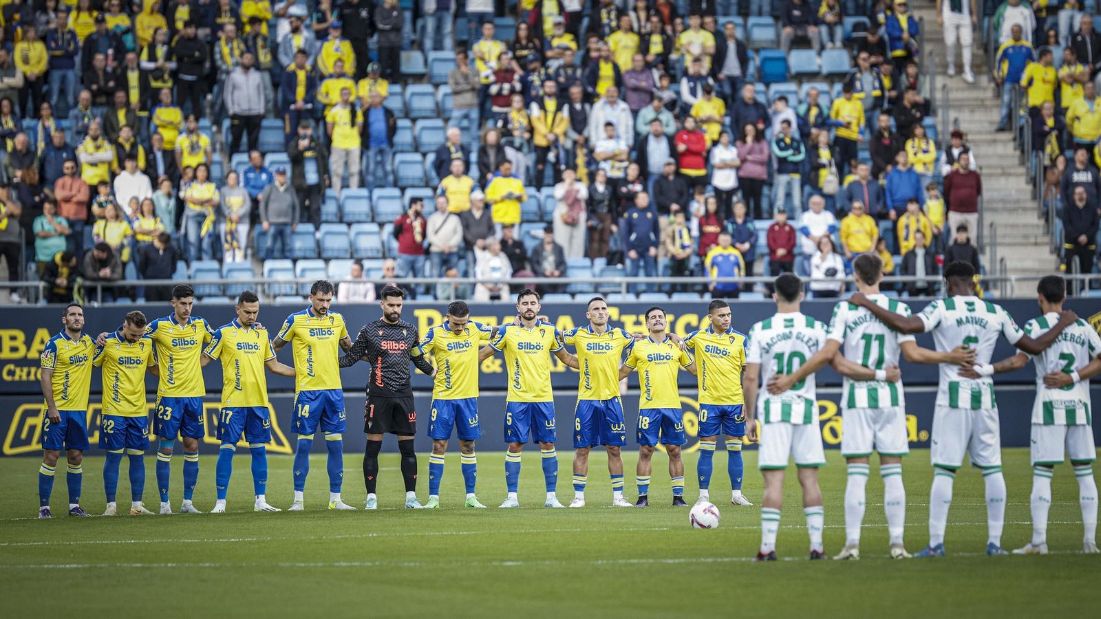 Búscate entre las imágenes del partido de fútbol entre Cádiz CF y Córdoba CF