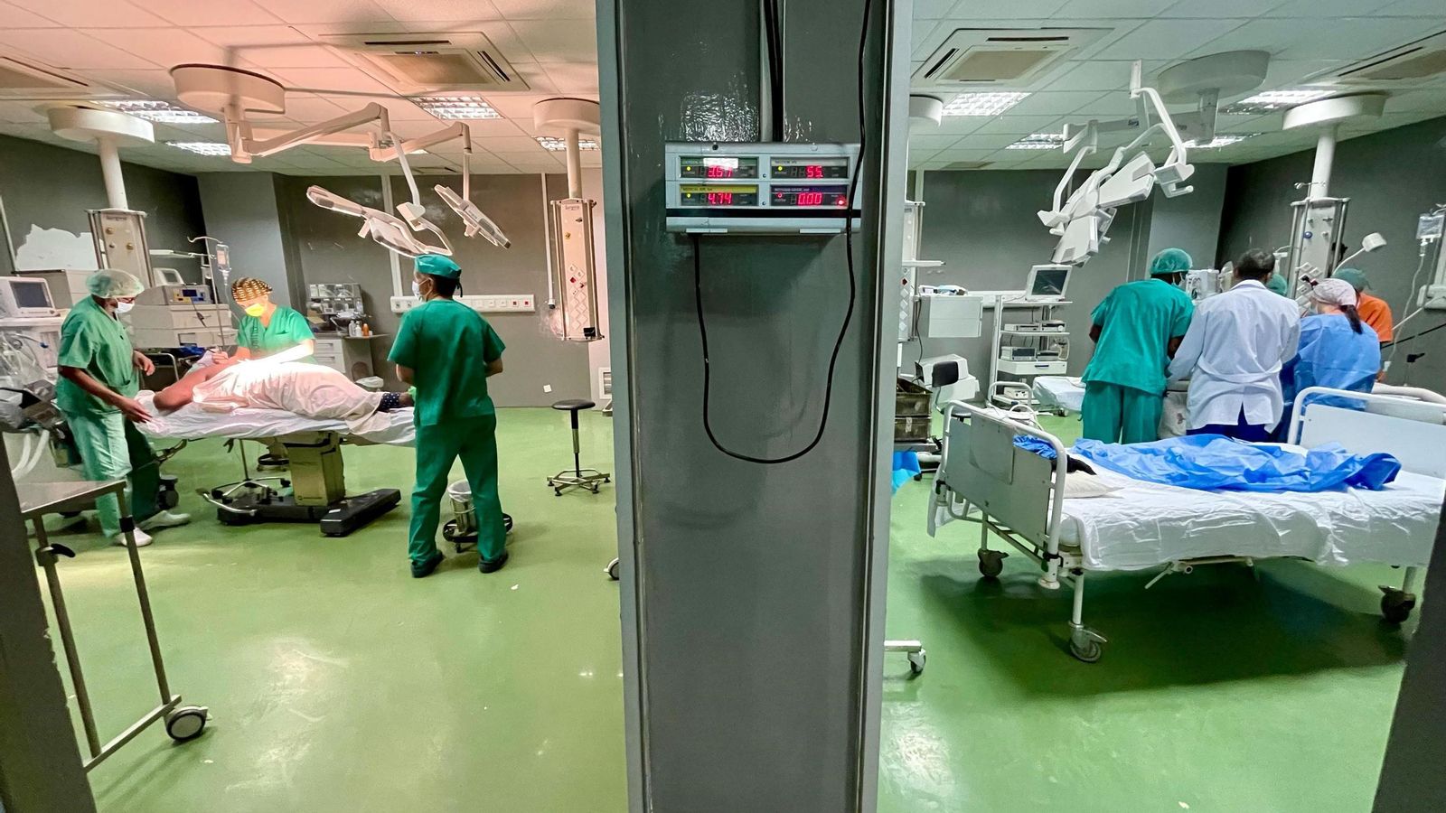 La zona quirúrgica cedida a los sanitarios españoles en el Hospital de la Fundación SNIM a pleno rendimiento.