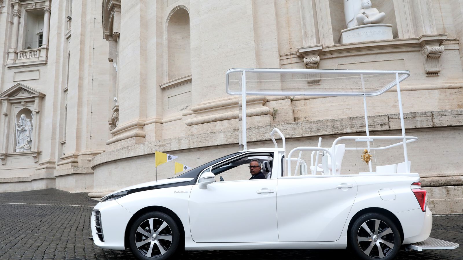 Con los 5 kg de hidrógeno de sus depósitos el Toyota Mirai alcanza una autonomía de 500 km con cero emisiones contaminantes.