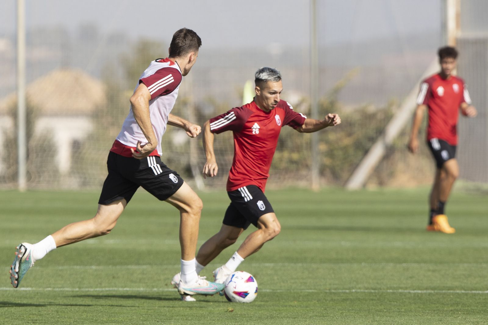 Bryan Zaragoza, en un entrenamiento con el Granada CF
