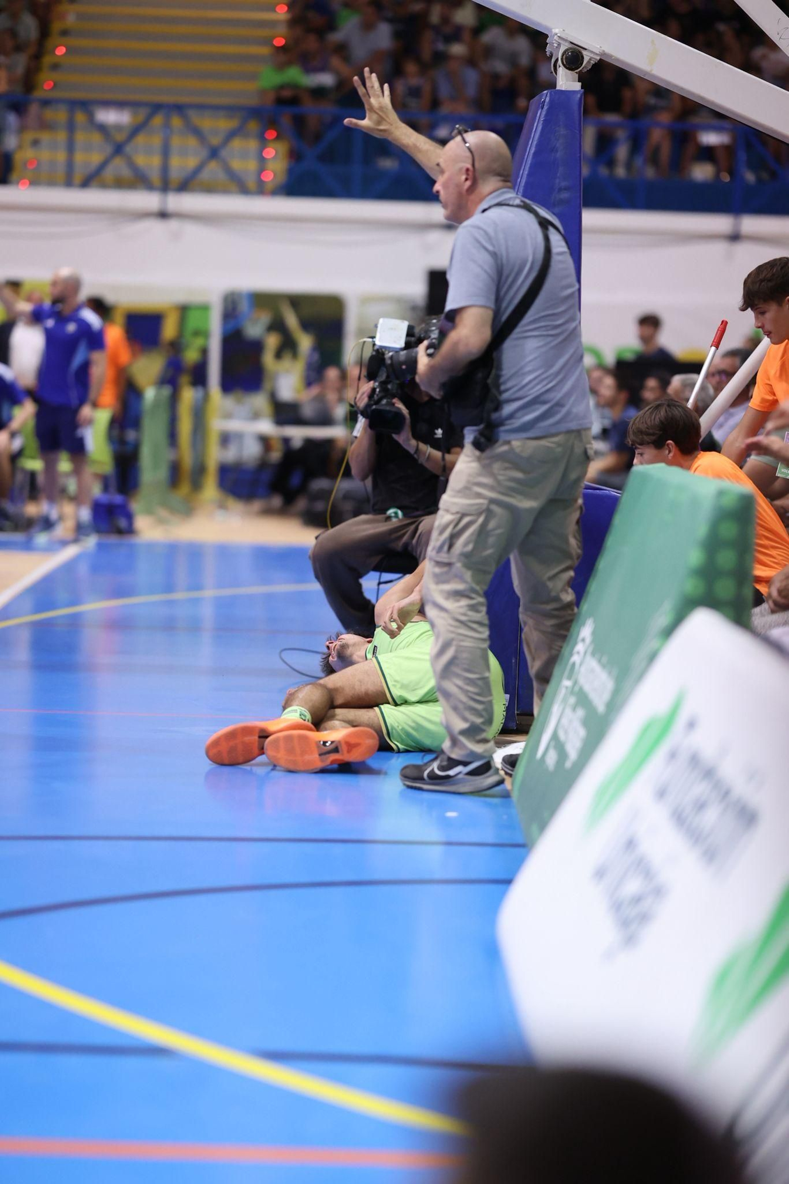 Máxima preocupación en el Unicaja por Dani Carrasco y su rodilla