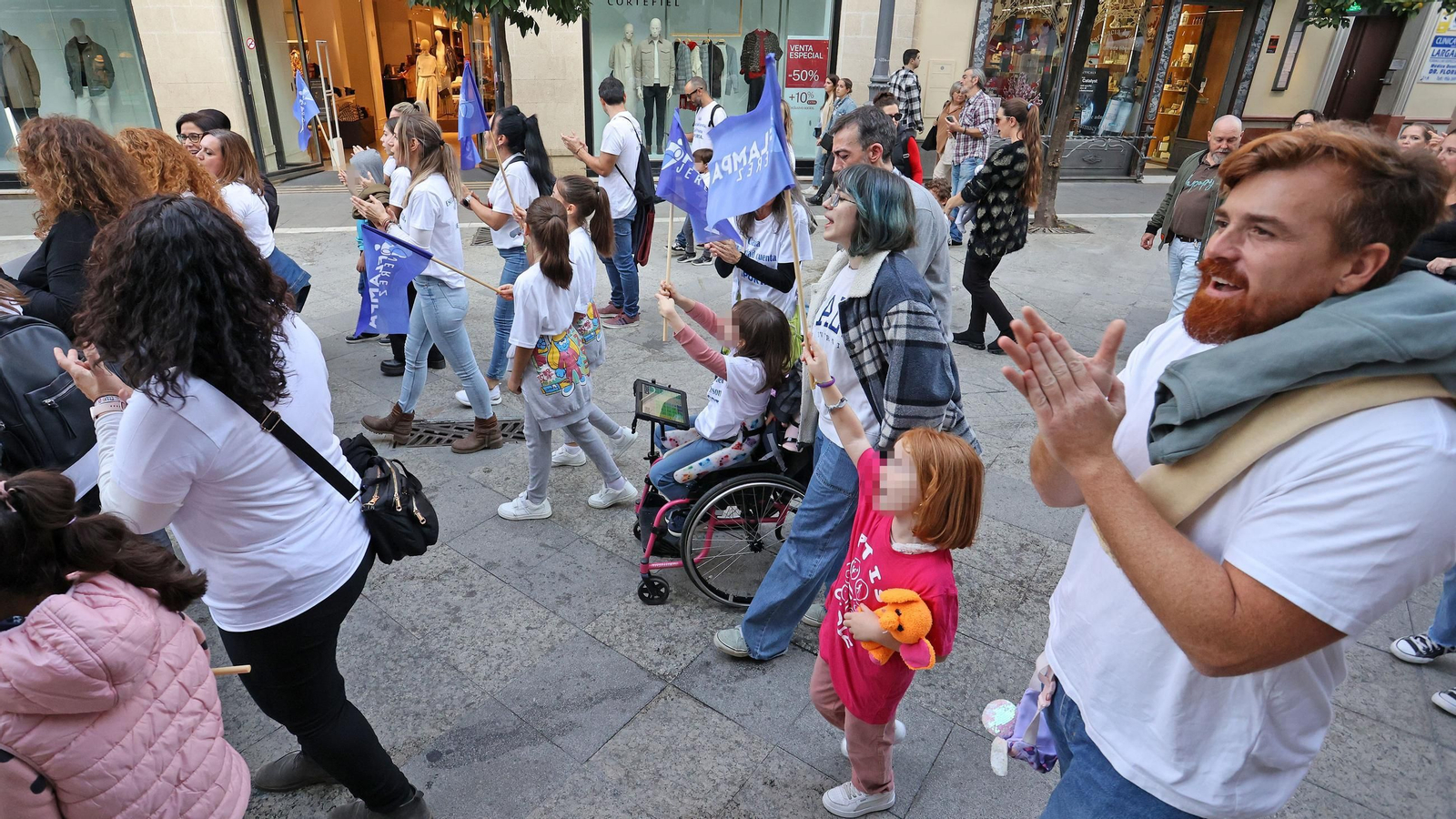 Manifestación de la Flampa de Jerez contra las faltas de recursos por necesidades especiales