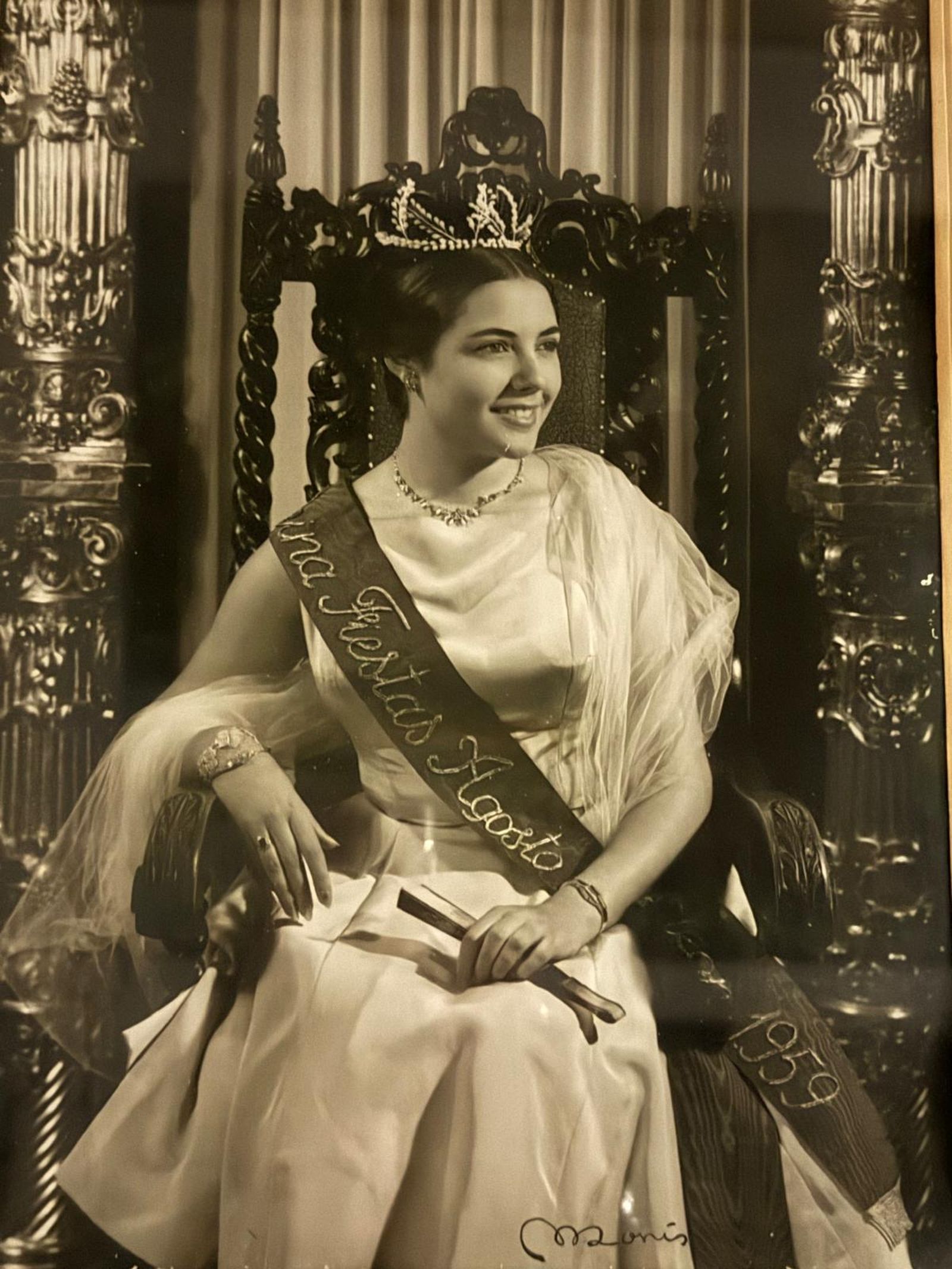 María Luisa Romero coronada como Miss Huelva en 1959.