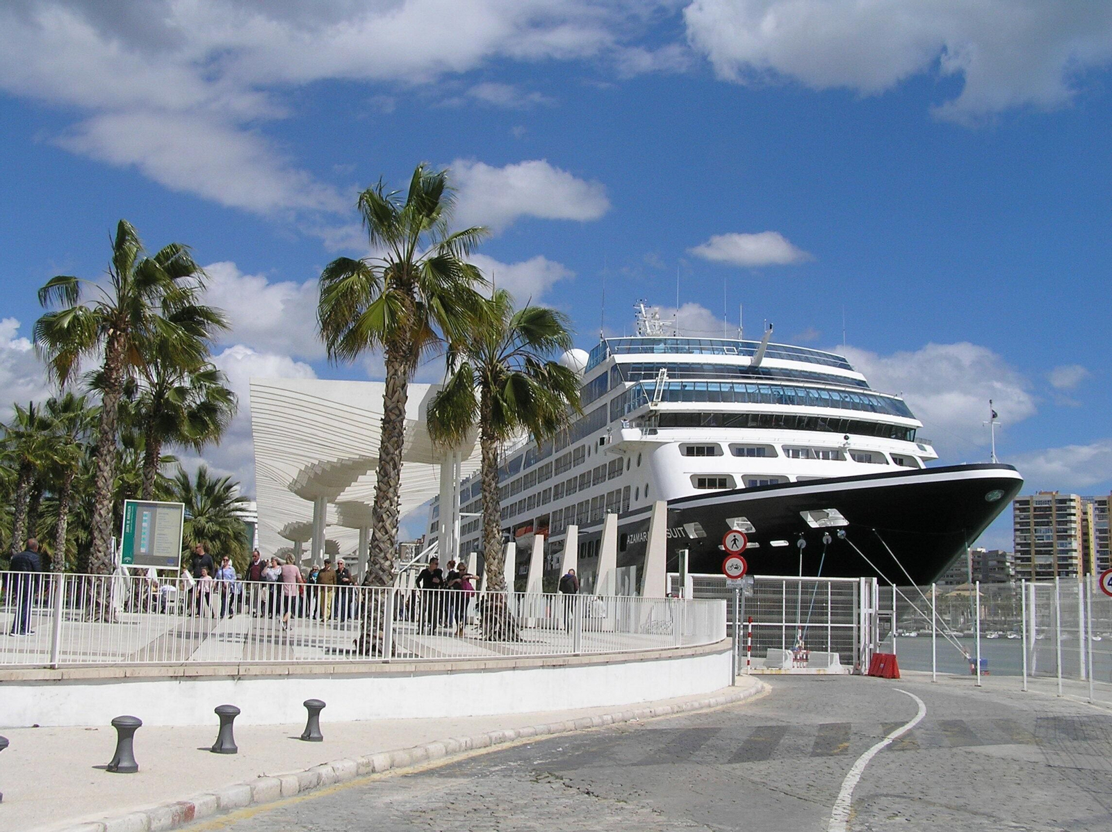 Las fotos de la primera visita del buque de crucero 'Azamara Pursuit' al puerto de Málaga