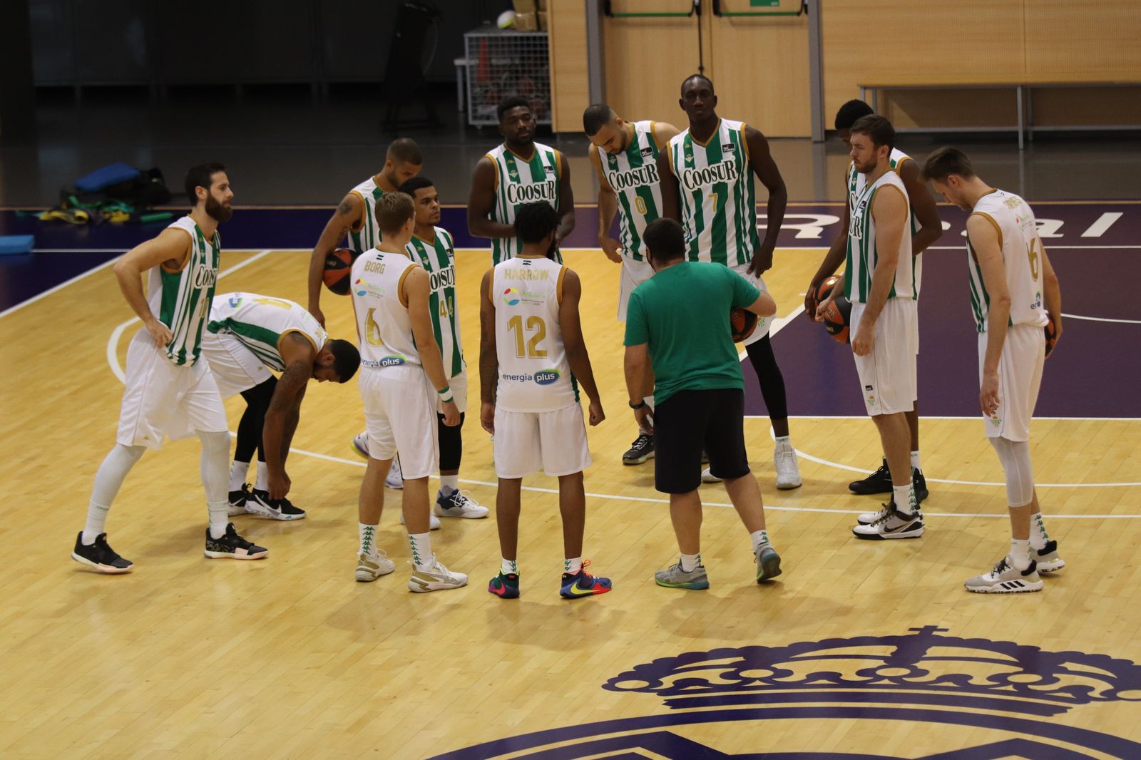 La plantilla del Betis durante el encuentro ante el Real Madrid.