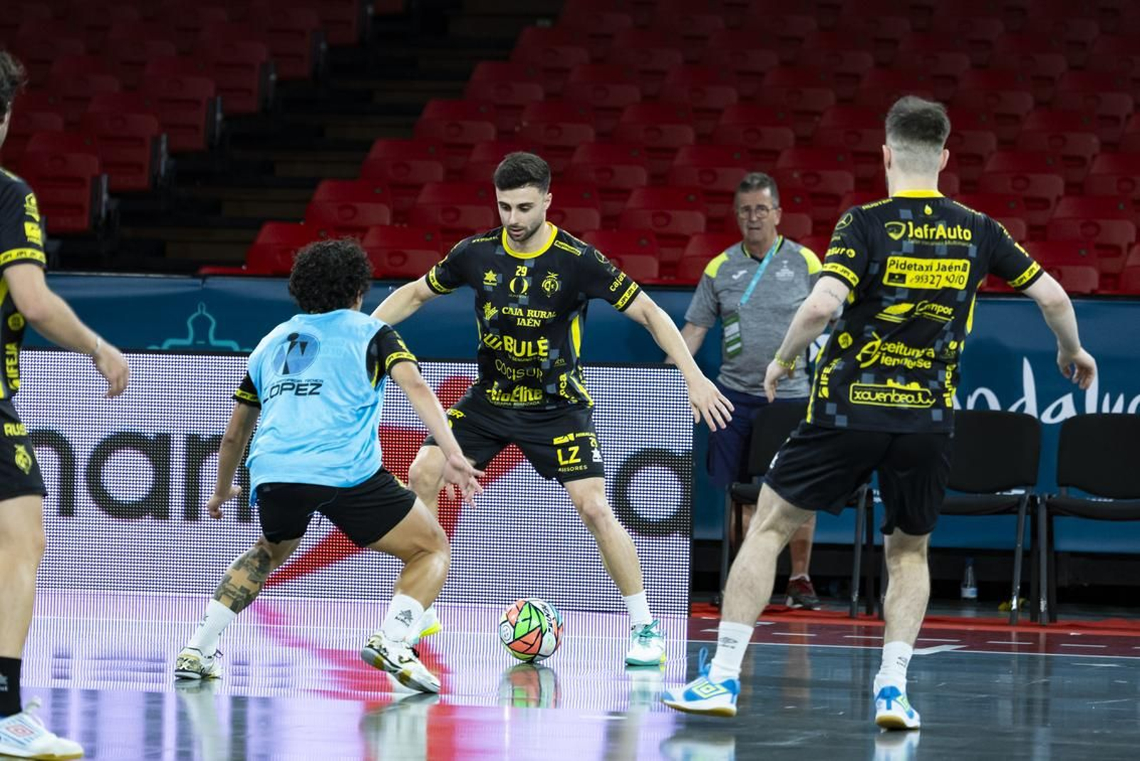 Llegada a Sevilla y último entrenamiento del Jaén Paraíso Interior FS antes de la Copa del Rey