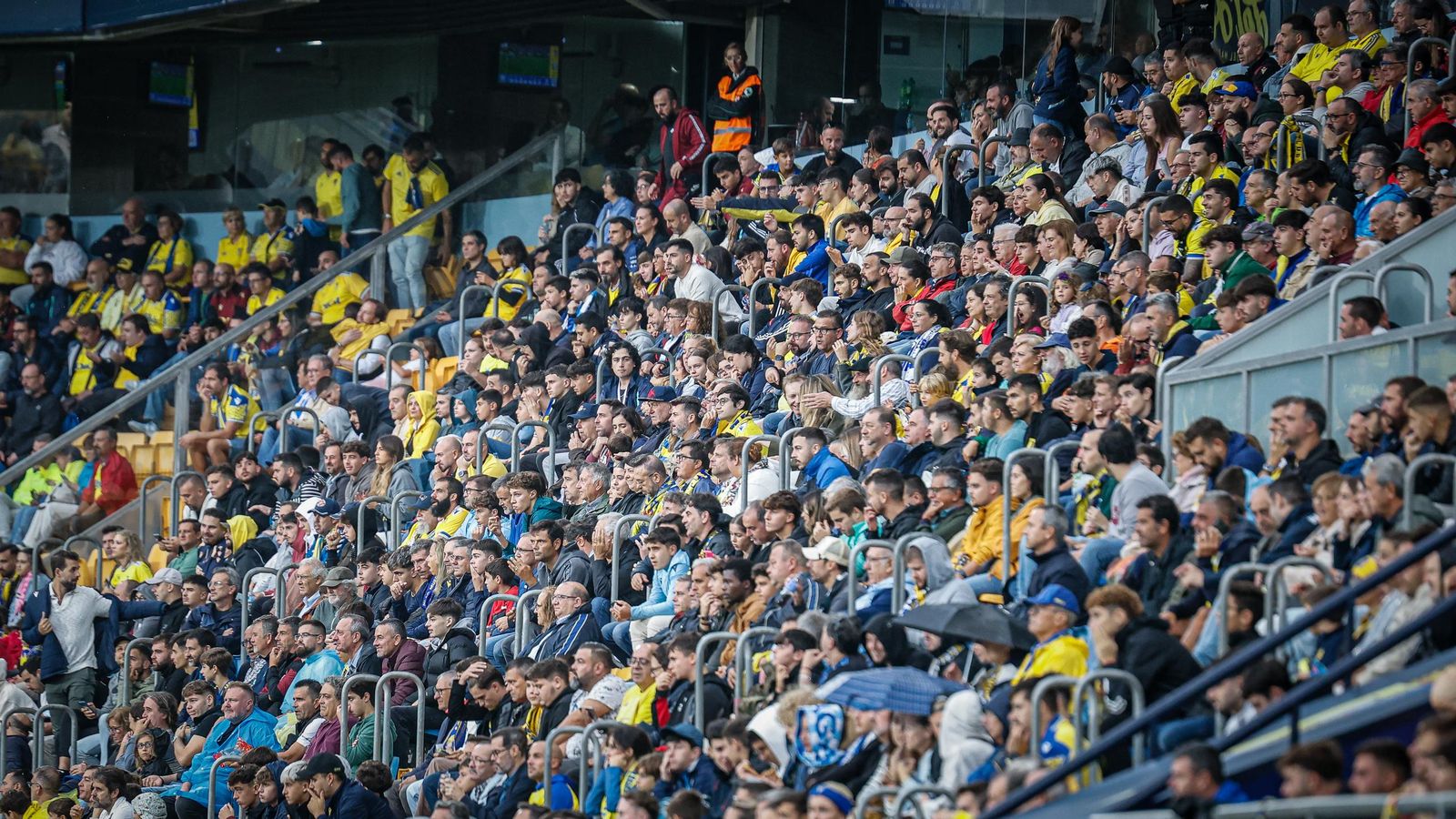 Búscate entre las imágenes del partido de futbol Cádiz CF - Málaga CF