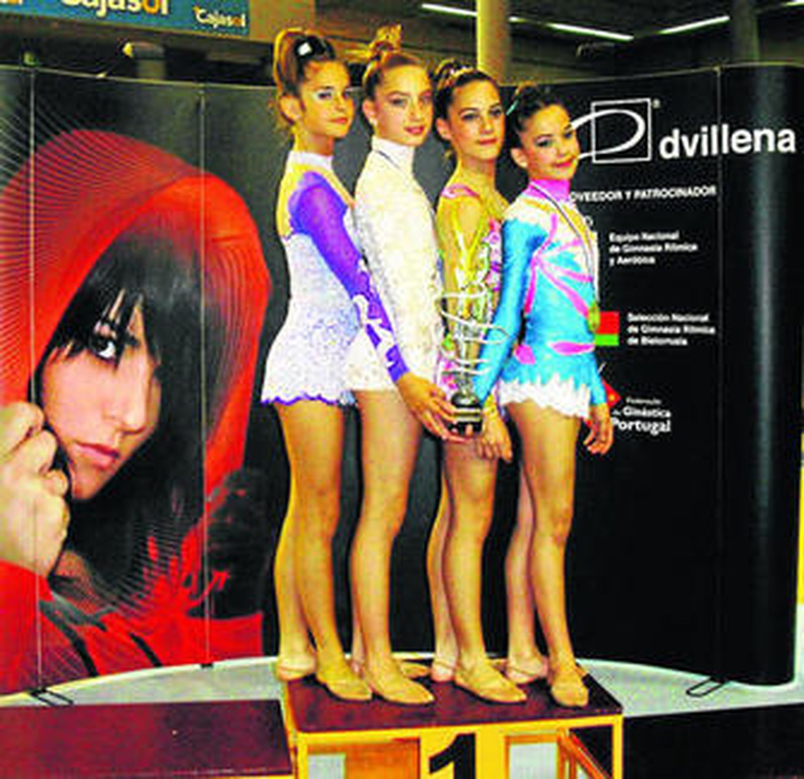 Las cuatro gimnastas del Vipren, tras la finalización del torneo.