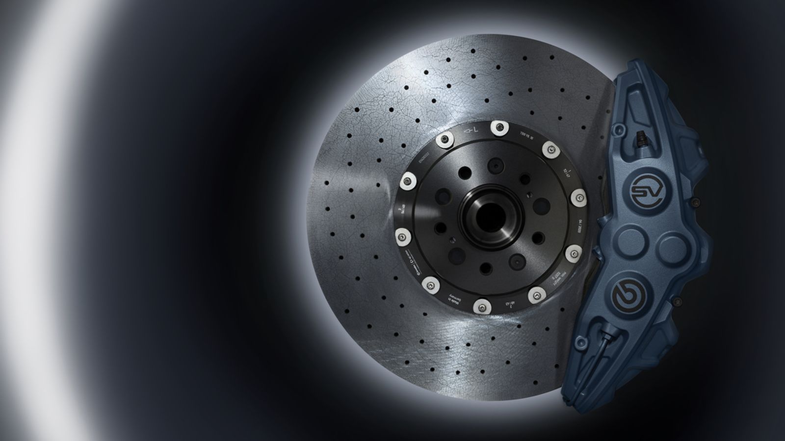 Los discos cerámicos son de una opción, com las pinzas pintadas en diferentes colores que se combinan con los de la carrocería.