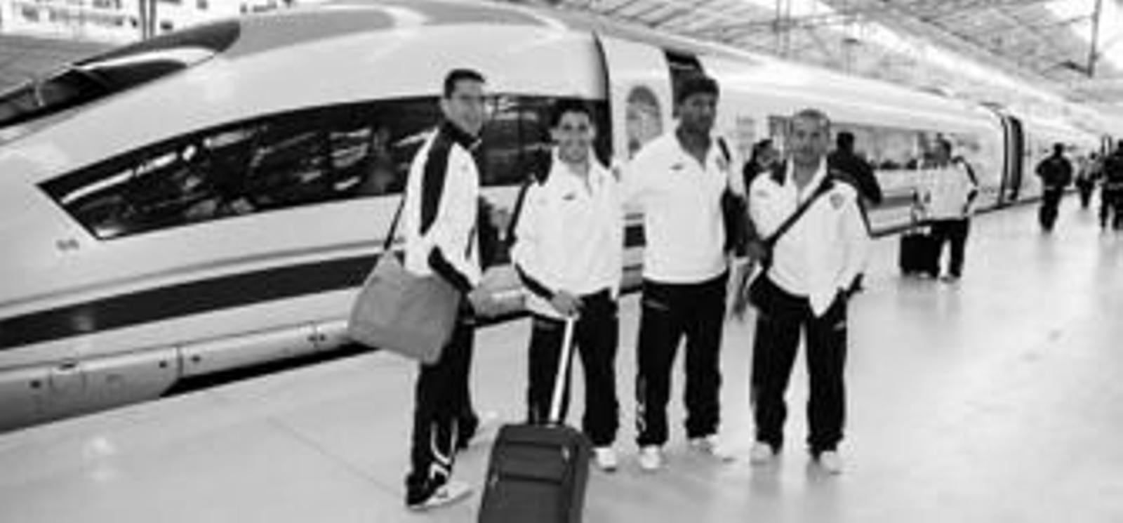 Carpintero, Peragón, Helder y Sandro antes de subirse al AVE en el viaje que el Málaga hizo a Salamanca, previa escala en Madrid.